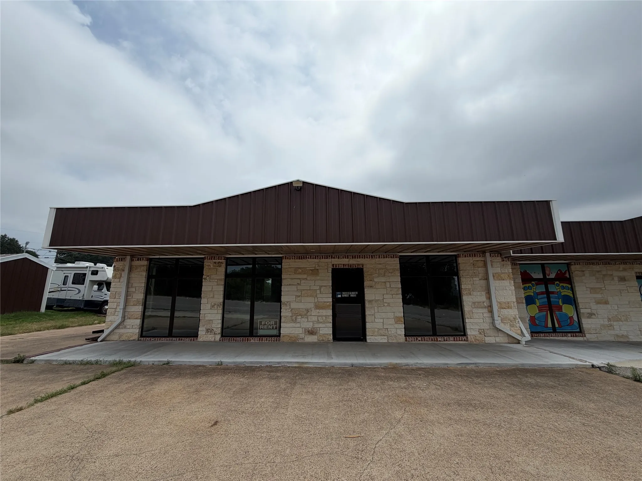 Retail For Rent in Henderson County , 6264 St Hwy 198 3, Mabank, Texas 75156, 0, 0, Garage spaces, 1,280 Sqft, built in 2024, mls#21300201, Real Estate Agent in Mabank, Homes For Rent in Henderson county, Homes For Rent in Mabank, Realtor in Mabank Texas, Real Estate Brokerage Independent Realty Texas, Luminita Cordes Realtor