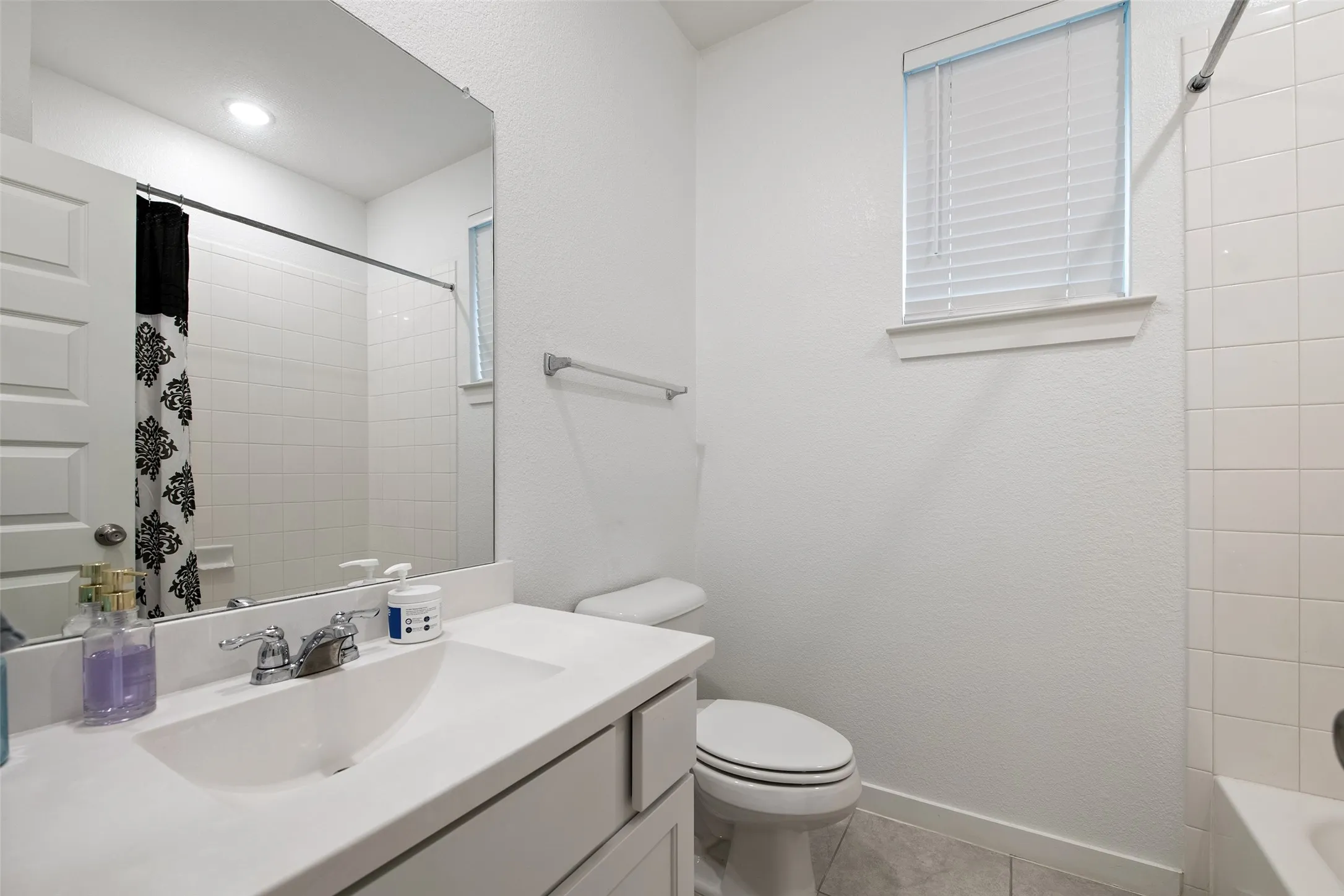 Single Family Residence For Sale in Denton County , 1316 Friesian Lane, Aubrey, Texas 76227, 4 Bedroom, 3 Bathroom, 2 Garage spaces, 1,942 Sqft, built in 2020, mls#21299577, Real Estate Agent in Aubrey, Homes For Sale in Denton county, Homes For Sale in Aubrey, Realtor in Aubrey Texas, Real Estate Brokerage Independent Realty Texas, Luminita Cordes Realtor