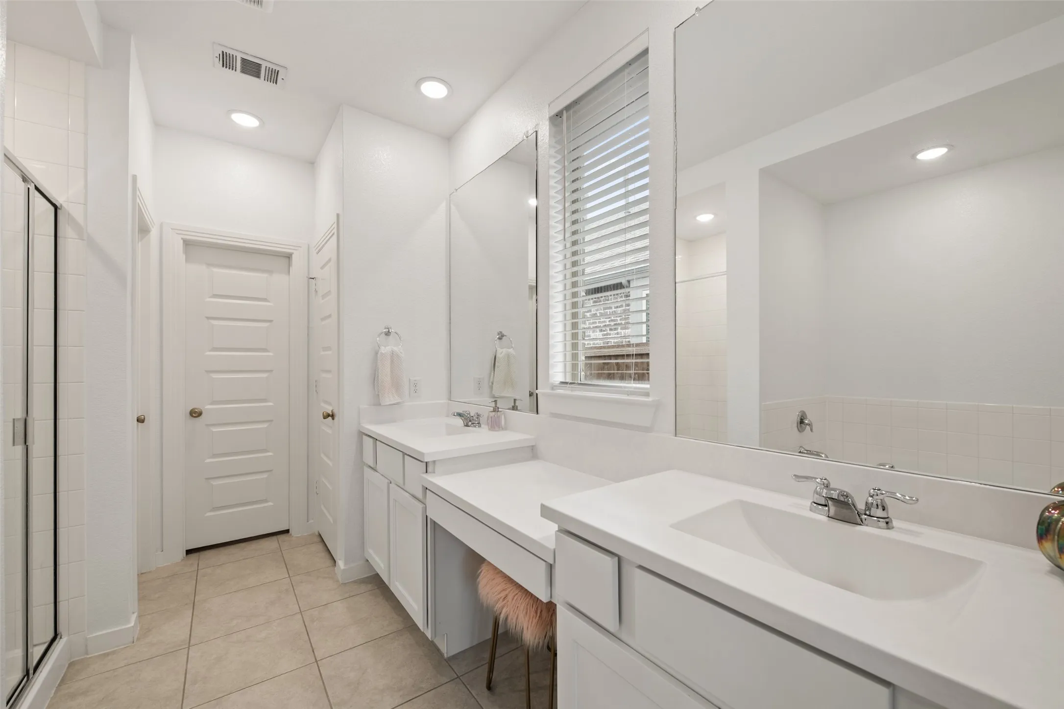 Single Family Residence For Sale in Denton County , 1316 Friesian Lane, Aubrey, Texas 76227, 4 Bedroom, 3 Bathroom, 2 Garage spaces, 1,942 Sqft, built in 2020, mls#21299577, Real Estate Agent in Aubrey, Homes For Sale in Denton county, Homes For Sale in Aubrey, Realtor in Aubrey Texas, Real Estate Brokerage Independent Realty Texas, Luminita Cordes Realtor