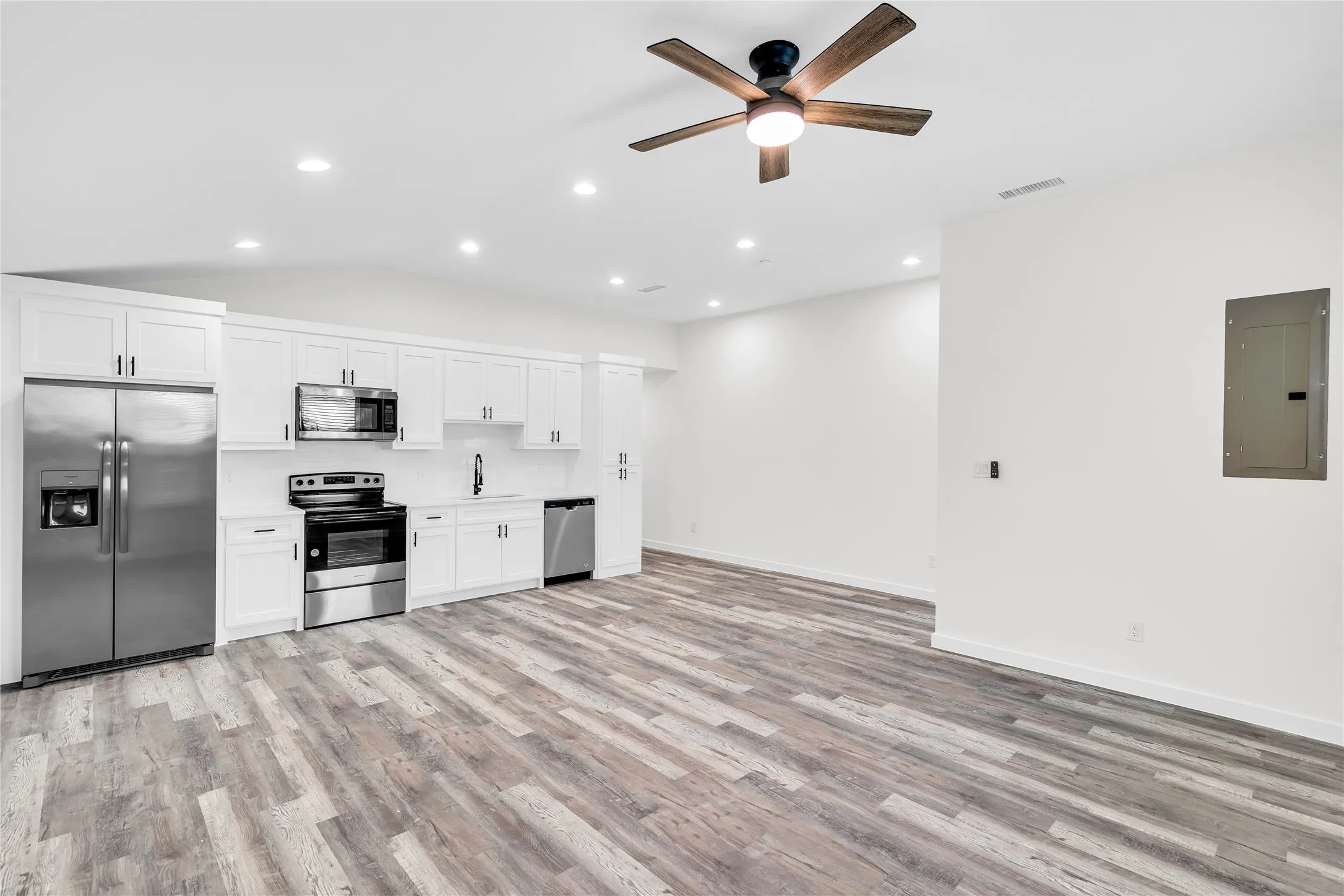 Duplex For Rent in Hunt County , 2212 Church Street A, Greenville, Texas 75401, 3 Bedroom, 2 Bathroom, Garage spaces, 1,254 Sqft, built in 2023, mls#21295153, Real Estate Agent in Greenville, Homes For Rent in Hunt county, Homes For Rent in Greenville, Realtor in Greenville Texas, Real Estate Brokerage Independent Realty Texas, Luminita Cordes Realtor