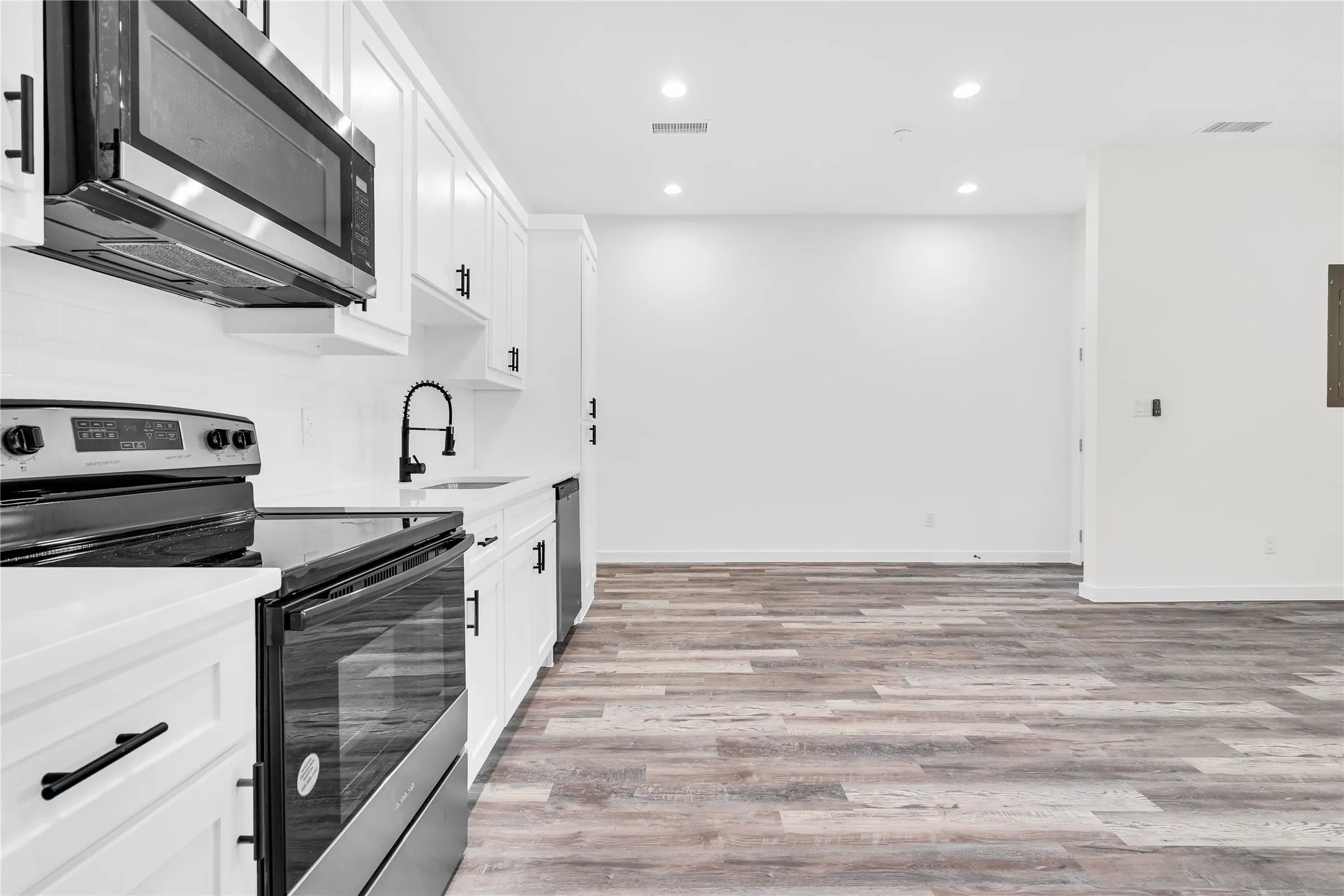 Duplex For Rent in Hunt County , 2212 Church Street A, Greenville, Texas 75401, 3 Bedroom, 2 Bathroom, Garage spaces, 1,254 Sqft, built in 2023, mls#21295153, Real Estate Agent in Greenville, Homes For Rent in Hunt county, Homes For Rent in Greenville, Realtor in Greenville Texas, Real Estate Brokerage Independent Realty Texas, Luminita Cordes Realtor