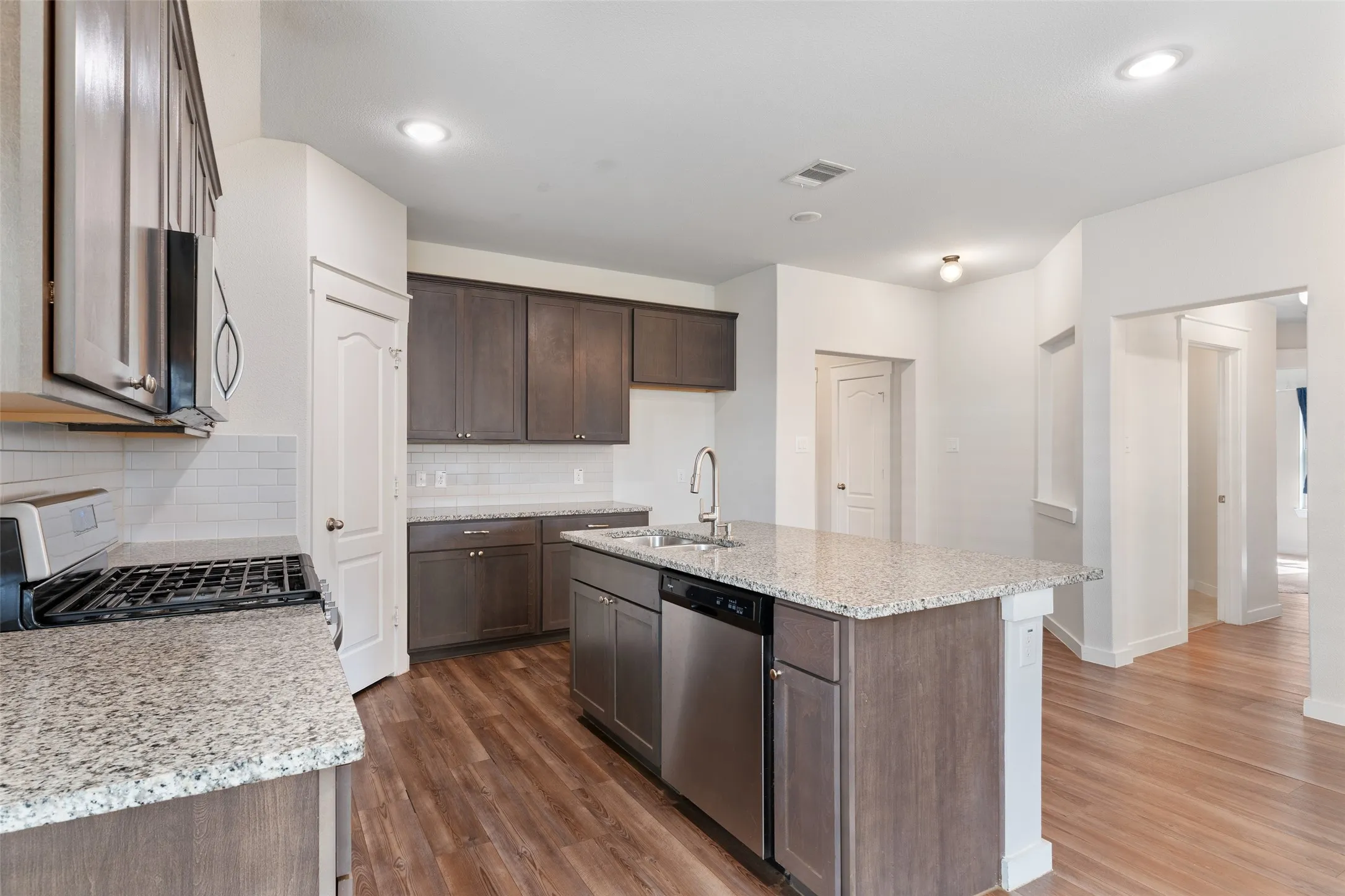 Single Family Residence For Sale in Kaufman County , 5817 Melville Lane, Forney, Texas 75126, 4 Bedroom, 2 Bathroom, 2 Garage spaces, 2,025 Sqft, built in 2020, mls#21295687, Real Estate Agent in Forney, Homes For Sale in Kaufman county, Homes For Sale in Forney, Realtor in Forney Texas, Real Estate Brokerage Independent Realty Texas, Luminita Cordes Realtor