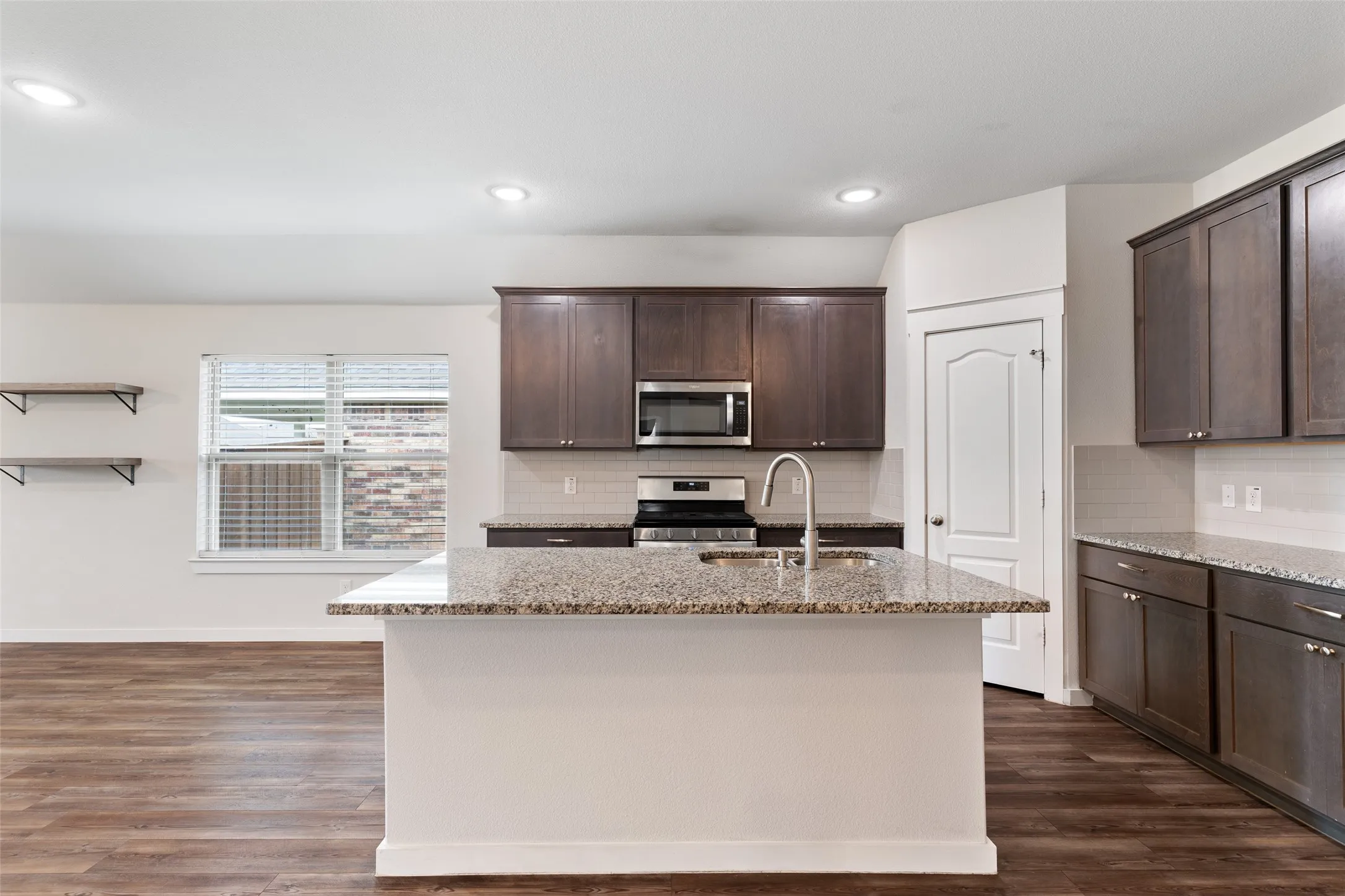 Single Family Residence For Sale in Kaufman County , 5817 Melville Lane, Forney, Texas 75126, 4 Bedroom, 2 Bathroom, 2 Garage spaces, 2,025 Sqft, built in 2020, mls#21295687, Real Estate Agent in Forney, Homes For Sale in Kaufman county, Homes For Sale in Forney, Realtor in Forney Texas, Real Estate Brokerage Independent Realty Texas, Luminita Cordes Realtor