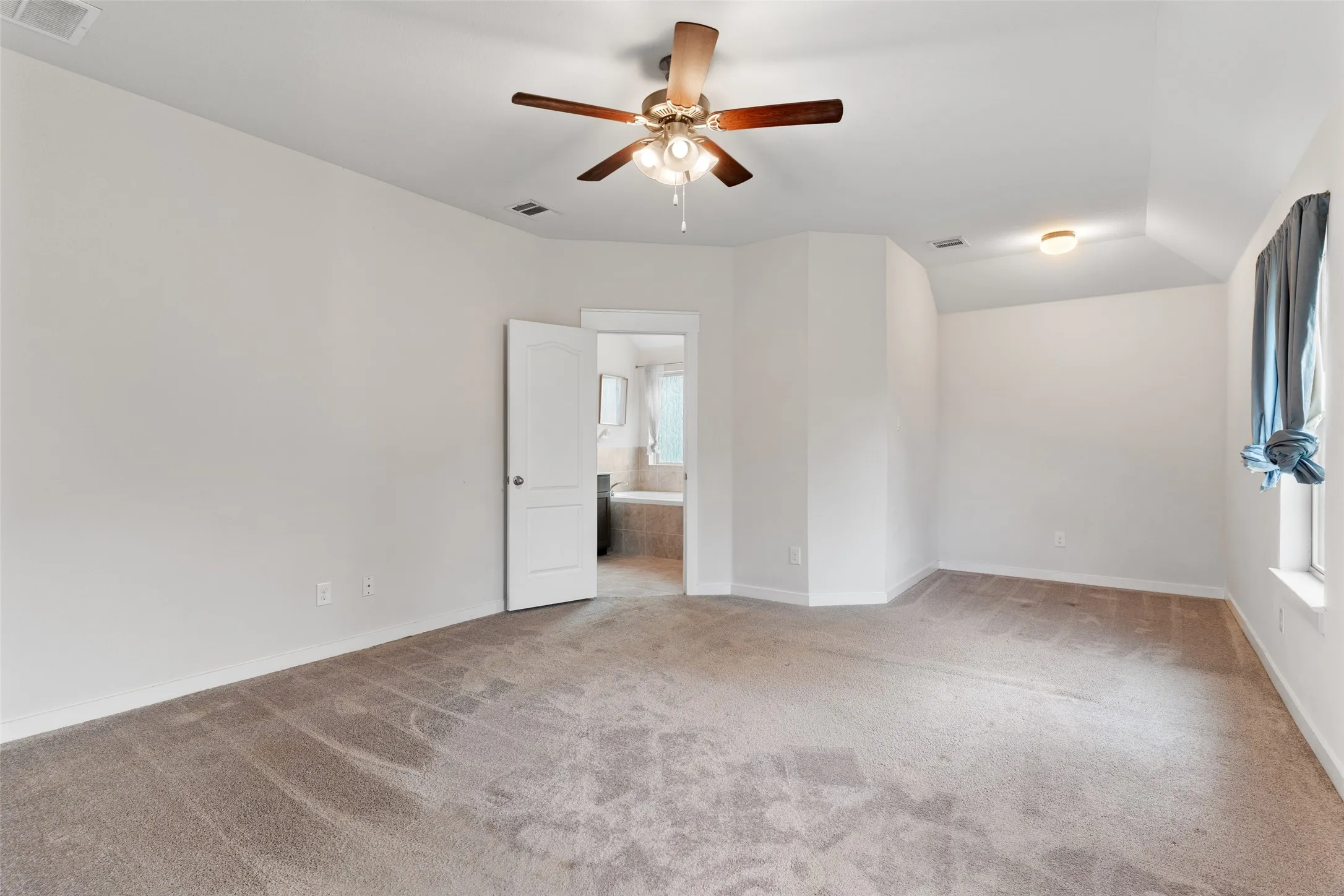 Single Family Residence For Sale in Kaufman County , 5817 Melville Lane, Forney, Texas 75126, 4 Bedroom, 2 Bathroom, 2 Garage spaces, 2,025 Sqft, built in 2020, mls#21295687, Real Estate Agent in Forney, Homes For Sale in Kaufman county, Homes For Sale in Forney, Realtor in Forney Texas, Real Estate Brokerage Independent Realty Texas, Luminita Cordes Realtor