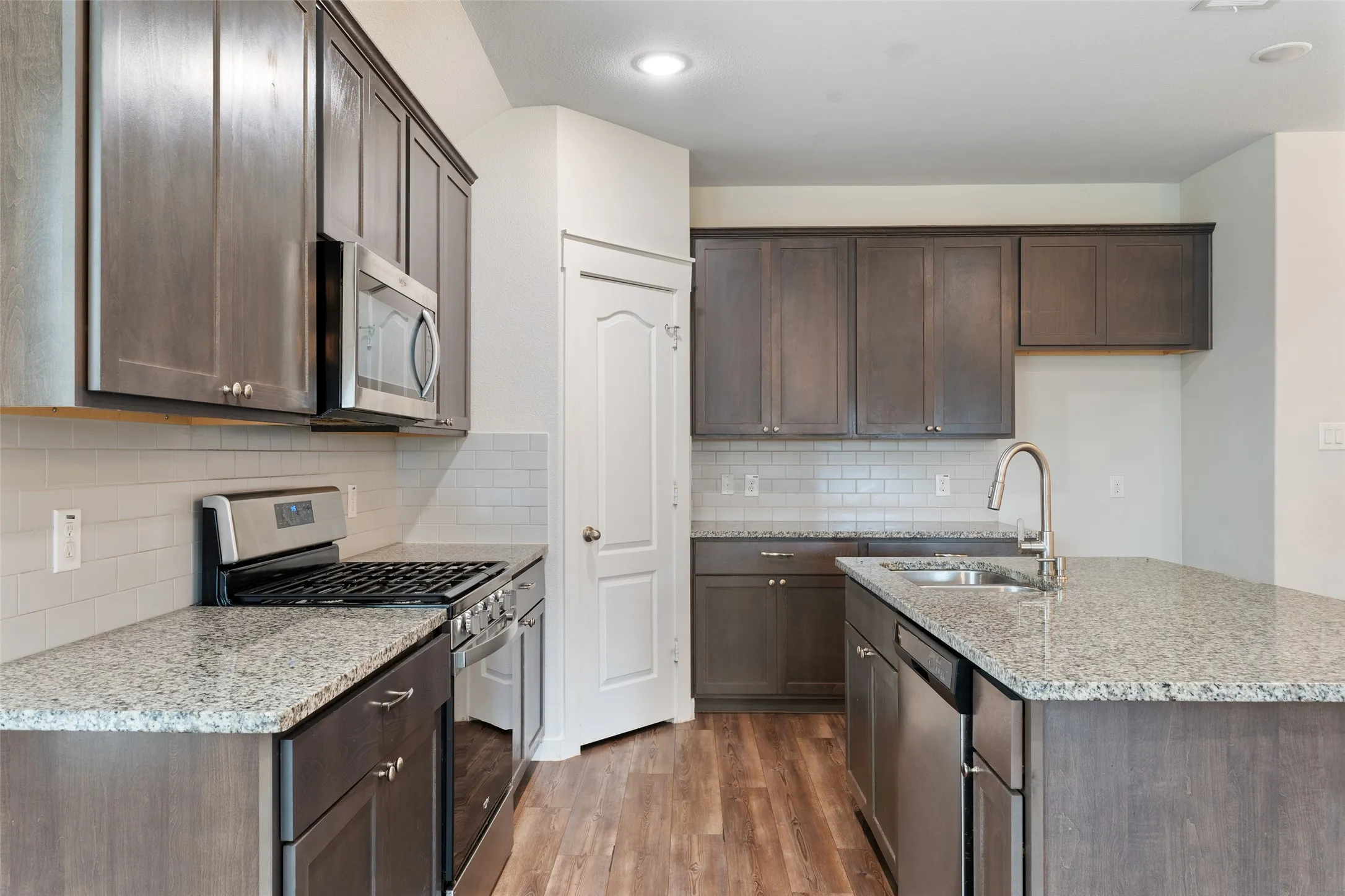 Single Family Residence For Sale in Kaufman County , 5817 Melville Lane, Forney, Texas 75126, 4 Bedroom, 2 Bathroom, 2 Garage spaces, 2,025 Sqft, built in 2020, mls#21295687, Real Estate Agent in Forney, Homes For Sale in Kaufman county, Homes For Sale in Forney, Realtor in Forney Texas, Real Estate Brokerage Independent Realty Texas, Luminita Cordes Realtor