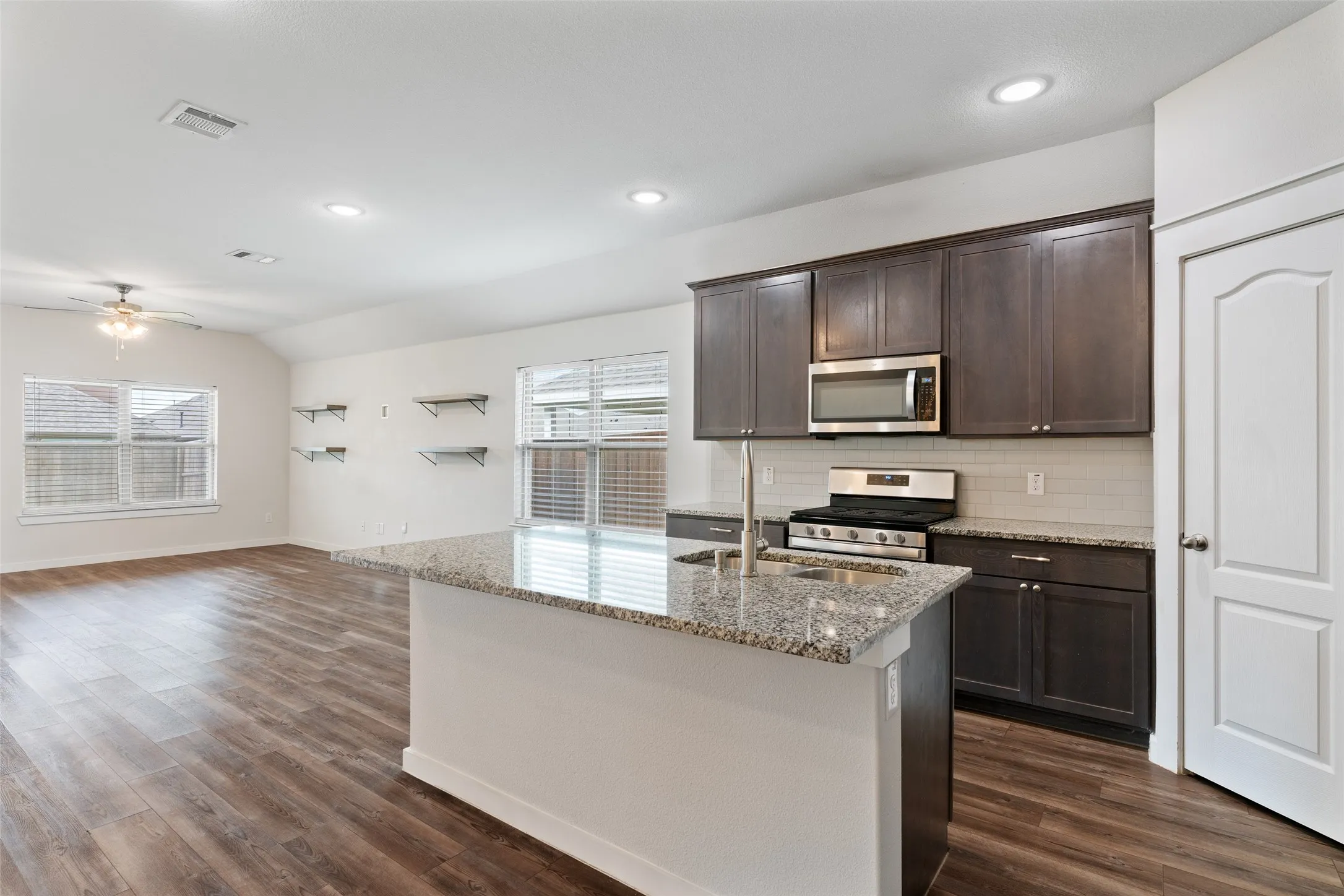 Single Family Residence For Sale in Kaufman County , 5817 Melville Lane, Forney, Texas 75126, 4 Bedroom, 2 Bathroom, 2 Garage spaces, 2,025 Sqft, built in 2020, mls#21295687, Real Estate Agent in Forney, Homes For Sale in Kaufman county, Homes For Sale in Forney, Realtor in Forney Texas, Real Estate Brokerage Independent Realty Texas, Luminita Cordes Realtor