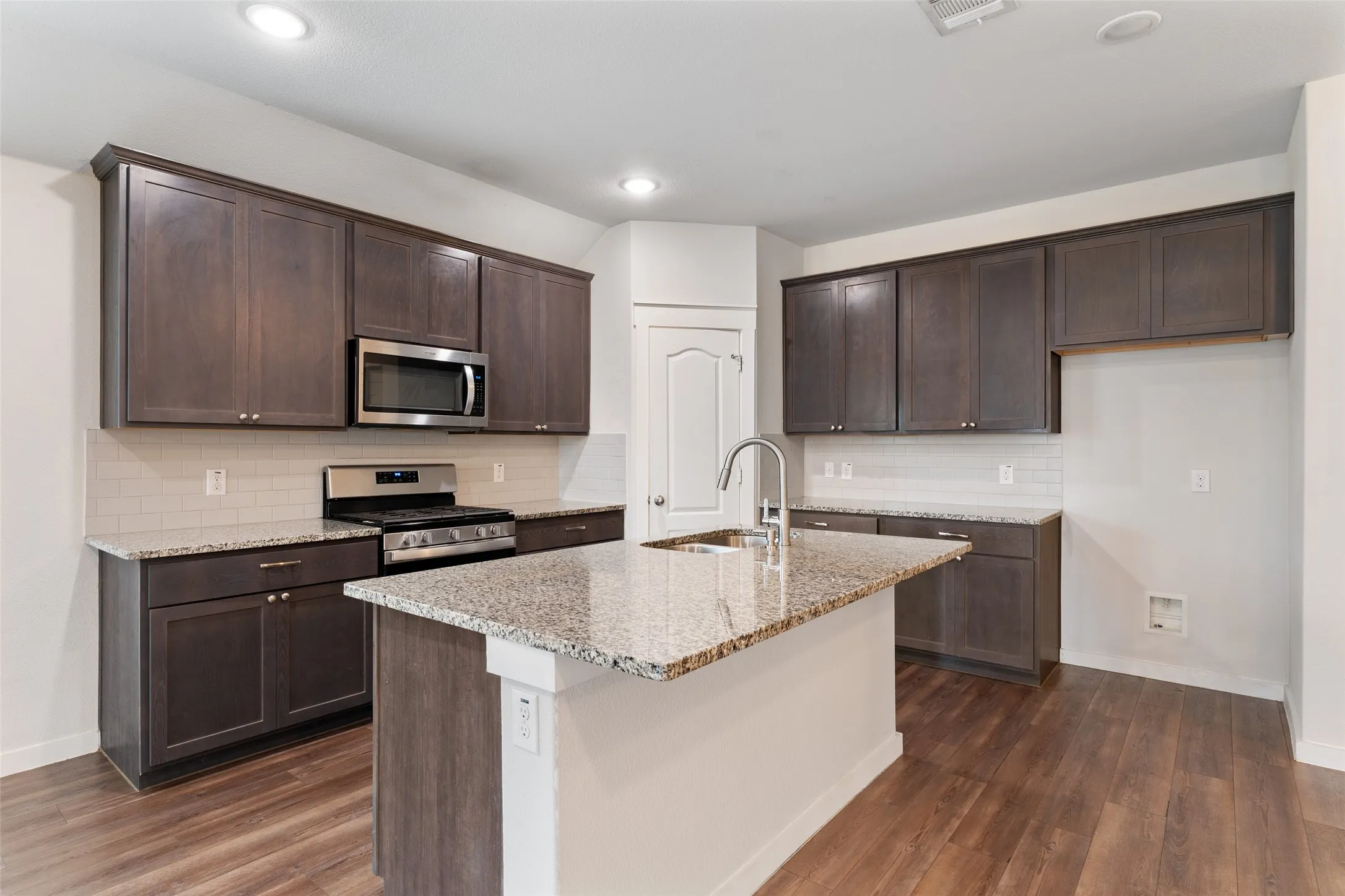 Single Family Residence For Sale in Kaufman County , 5817 Melville Lane, Forney, Texas 75126, 4 Bedroom, 2 Bathroom, 2 Garage spaces, 2,025 Sqft, built in 2020, mls#21295687, Real Estate Agent in Forney, Homes For Sale in Kaufman county, Homes For Sale in Forney, Realtor in Forney Texas, Real Estate Brokerage Independent Realty Texas, Luminita Cordes Realtor