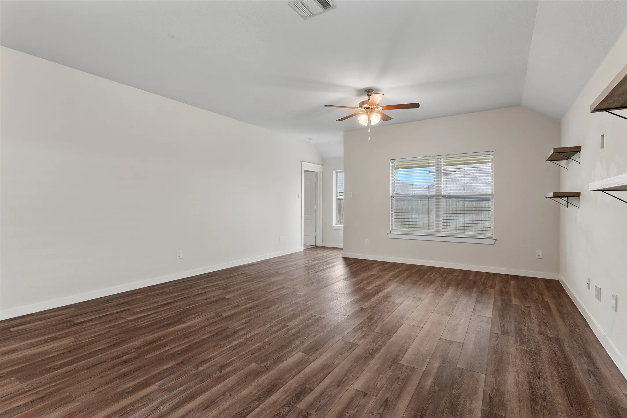 Single Family Residence For Sale in Kaufman County , 5817 Melville Lane, Forney, Texas 75126, 4 Bedroom, 2 Bathroom, 2 Garage spaces, 2,025 Sqft, built in 2020, mls#21295687, Real Estate Agent in Forney, Homes For Sale in Kaufman county, Homes For Sale in Forney, Realtor in Forney Texas, Real Estate Brokerage Independent Realty Texas, Luminita Cordes Realtor