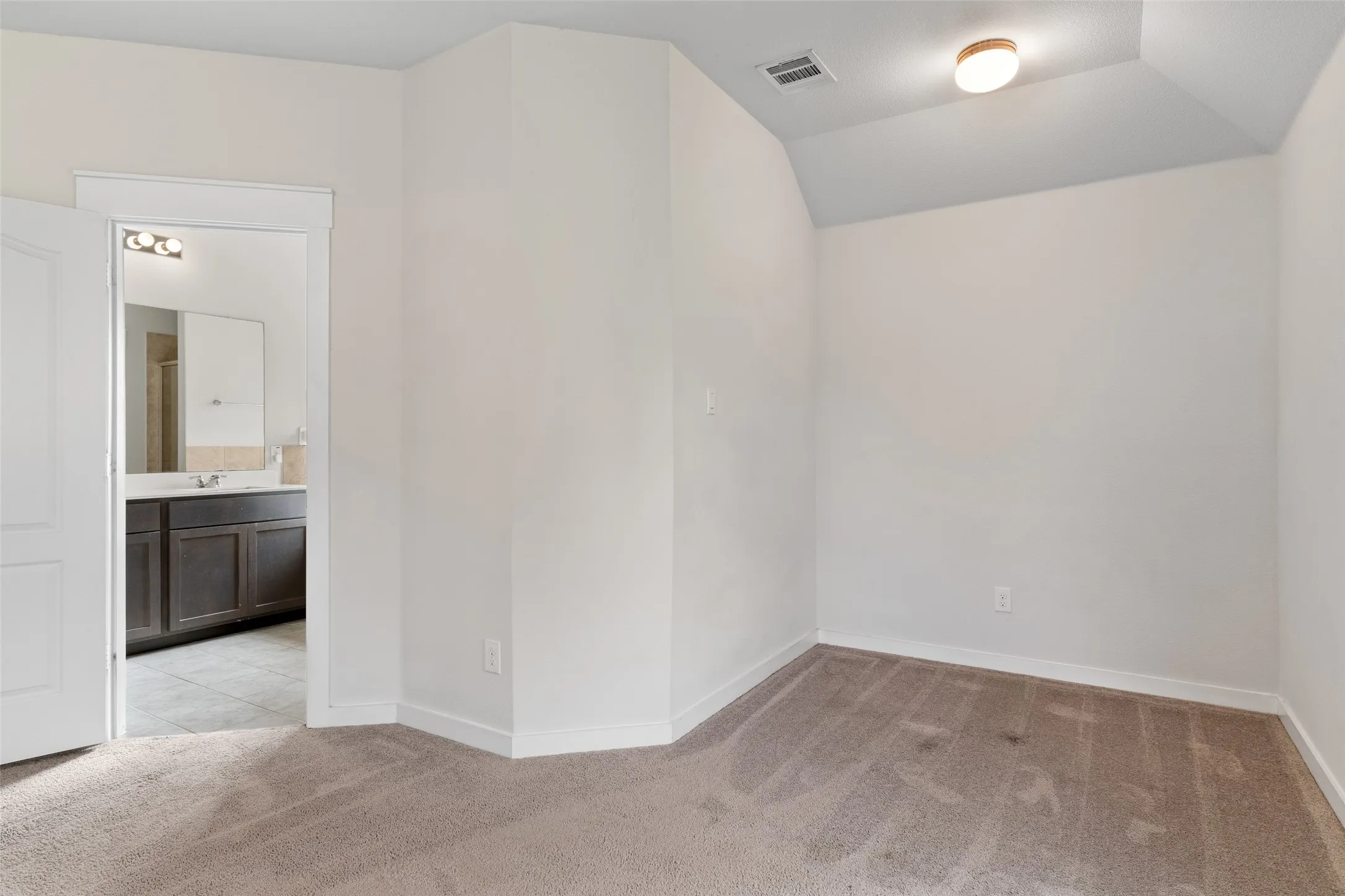 Single Family Residence For Sale in Kaufman County , 5817 Melville Lane, Forney, Texas 75126, 4 Bedroom, 2 Bathroom, 2 Garage spaces, 2,025 Sqft, built in 2020, mls#21295687, Real Estate Agent in Forney, Homes For Sale in Kaufman county, Homes For Sale in Forney, Realtor in Forney Texas, Real Estate Brokerage Independent Realty Texas, Luminita Cordes Realtor