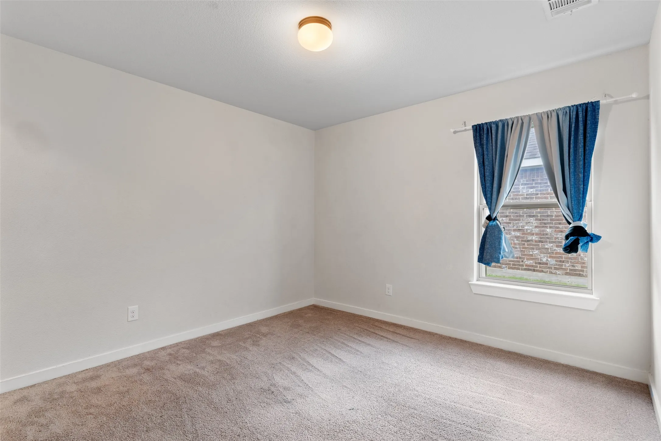Single Family Residence For Sale in Kaufman County , 5817 Melville Lane, Forney, Texas 75126, 4 Bedroom, 2 Bathroom, 2 Garage spaces, 2,025 Sqft, built in 2020, mls#21295687, Real Estate Agent in Forney, Homes For Sale in Kaufman county, Homes For Sale in Forney, Realtor in Forney Texas, Real Estate Brokerage Independent Realty Texas, Luminita Cordes Realtor