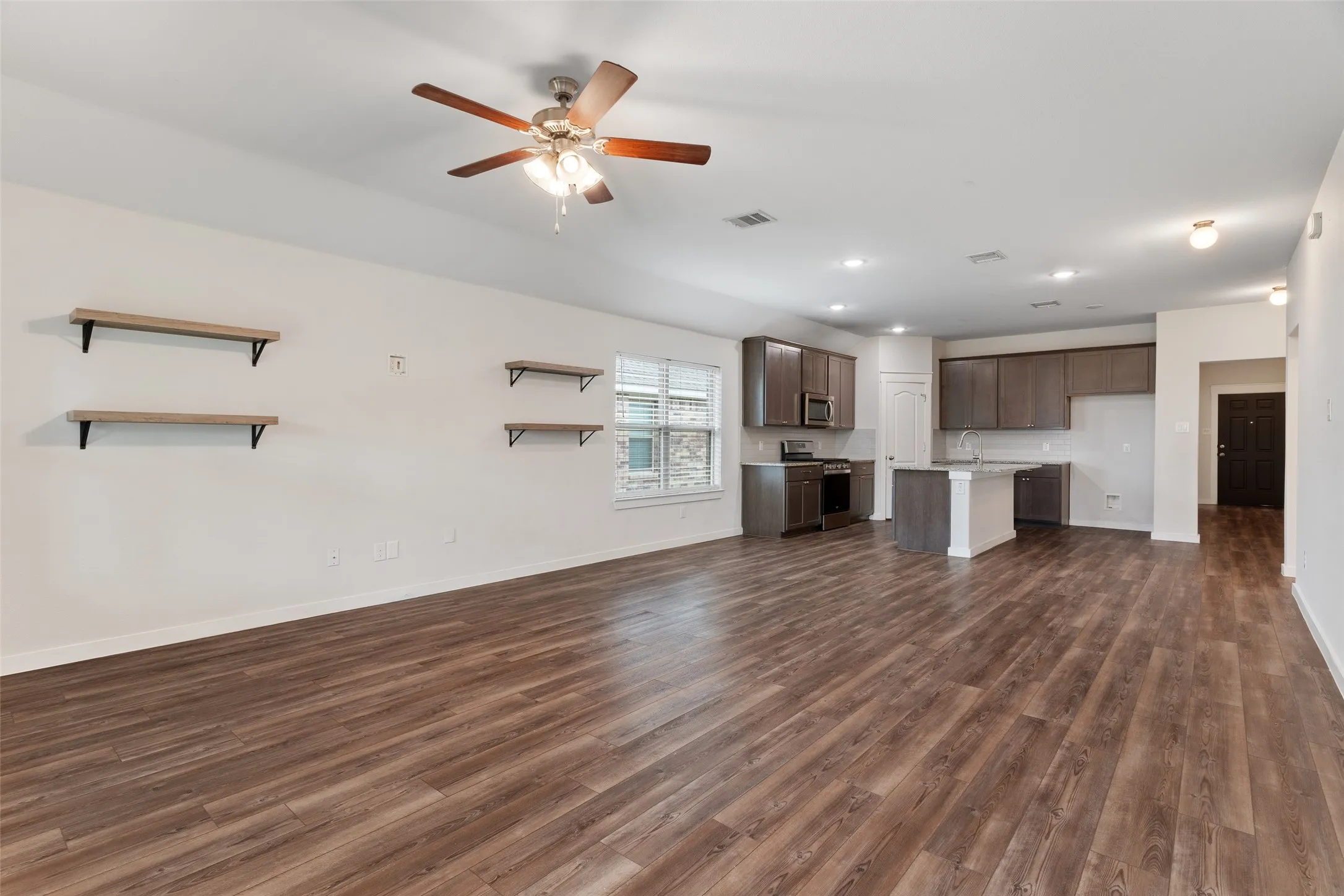 Single Family Residence For Sale in Kaufman County , 5817 Melville Lane, Forney, Texas 75126, 4 Bedroom, 2 Bathroom, 2 Garage spaces, 2,025 Sqft, built in 2020, mls#21295687, Real Estate Agent in Forney, Homes For Sale in Kaufman county, Homes For Sale in Forney, Realtor in Forney Texas, Real Estate Brokerage Independent Realty Texas, Luminita Cordes Realtor