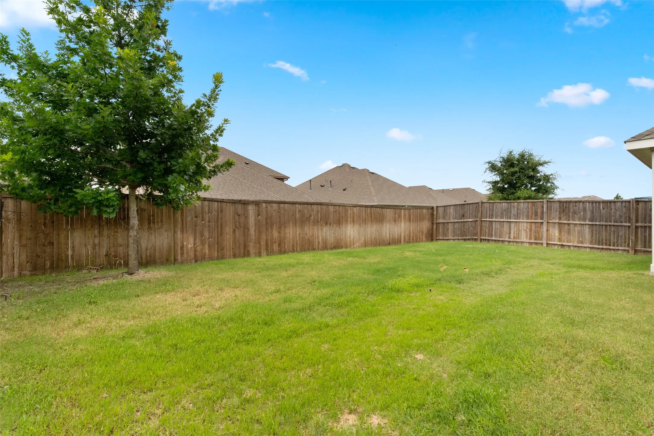 Single Family Residence For Sale in Kaufman County , 5817 Melville Lane, Forney, Texas 75126, 4 Bedroom, 2 Bathroom, 2 Garage spaces, 2,025 Sqft, built in 2020, mls#21295687, Real Estate Agent in Forney, Homes For Sale in Kaufman county, Homes For Sale in Forney, Realtor in Forney Texas, Real Estate Brokerage Independent Realty Texas, Luminita Cordes Realtor