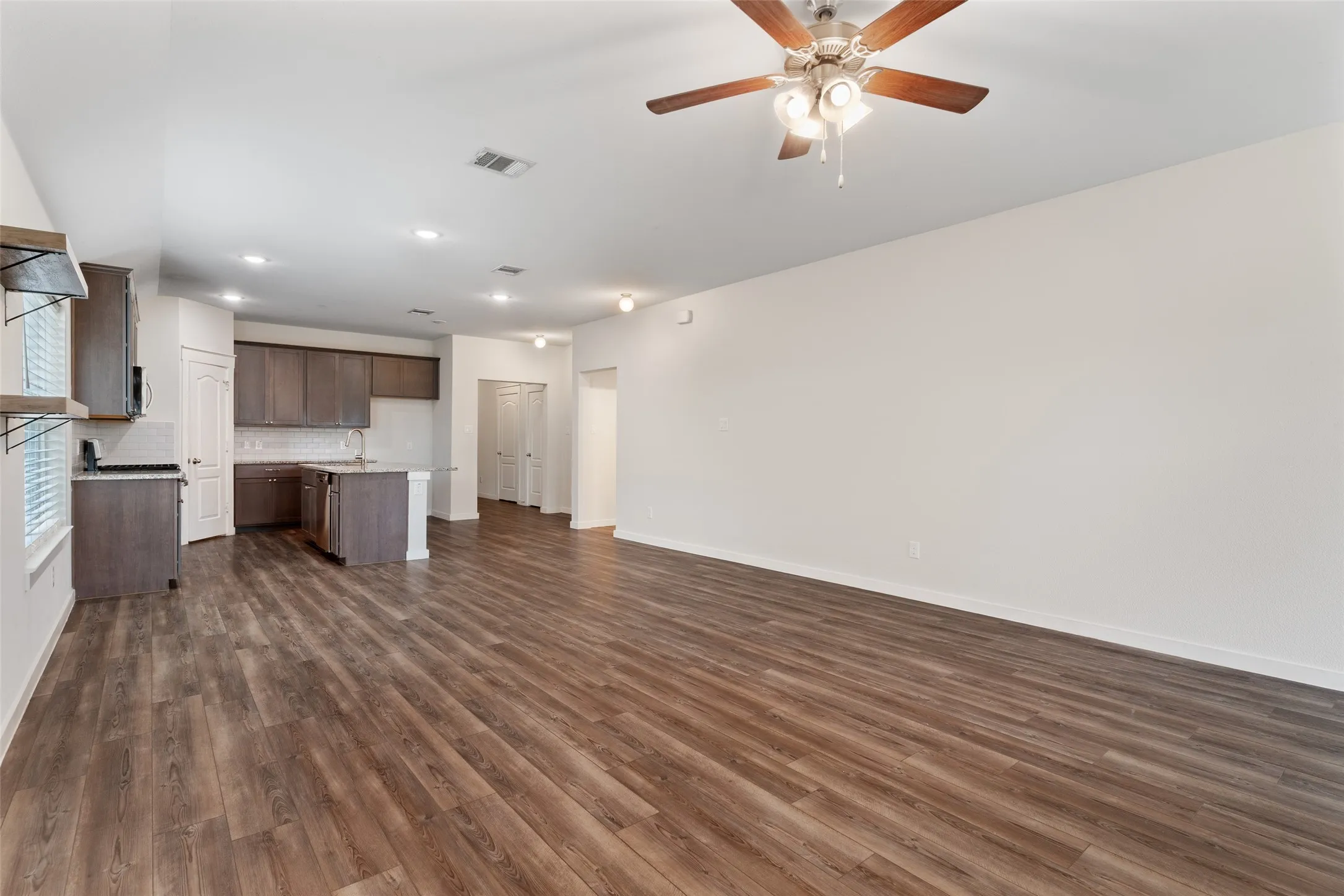 Single Family Residence For Sale in Kaufman County , 5817 Melville Lane, Forney, Texas 75126, 4 Bedroom, 2 Bathroom, 2 Garage spaces, 2,025 Sqft, built in 2020, mls#21295687, Real Estate Agent in Forney, Homes For Sale in Kaufman county, Homes For Sale in Forney, Realtor in Forney Texas, Real Estate Brokerage Independent Realty Texas, Luminita Cordes Realtor