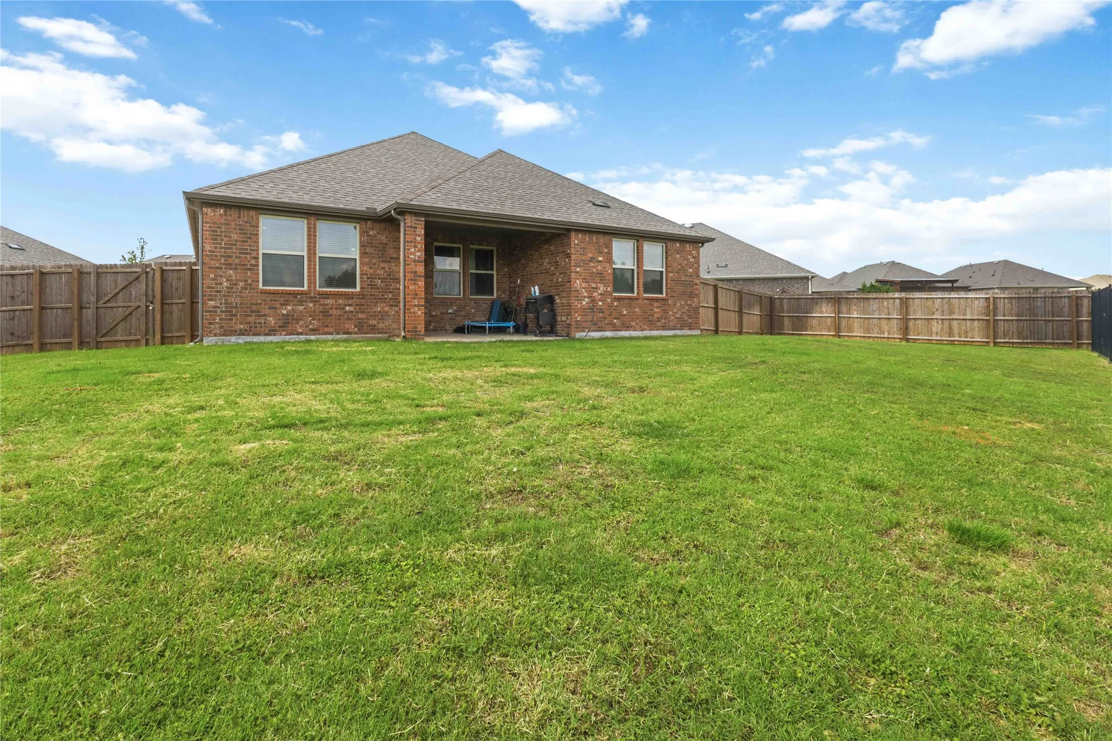 Single Family Residence For Sale in Denton County , 11005 Mustang Trail, Aubrey, Texas 76227, 4 Bedroom, 2 Bathroom, 2 Garage spaces, 1,850 Sqft, built in 2022, mls#21295461, Real Estate Agent in Aubrey, Homes For Sale in Denton county, Homes For Sale in Aubrey, Realtor in Aubrey Texas, Real Estate Brokerage Independent Realty Texas, Luminita Cordes Realtor