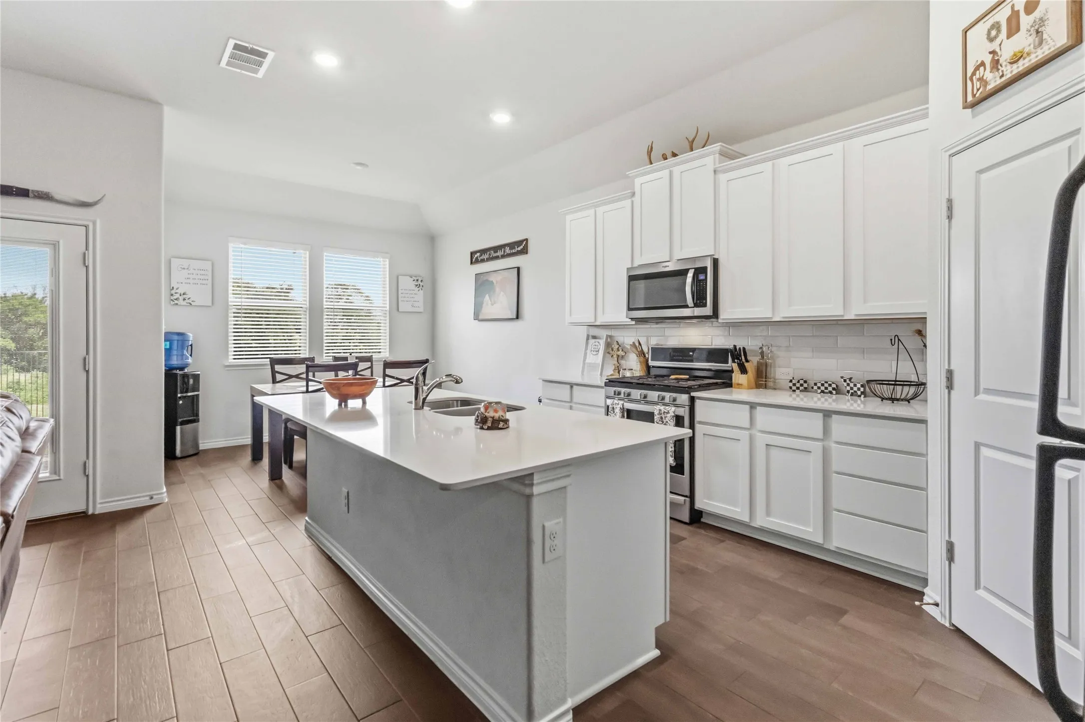 Single Family Residence For Sale in Denton County , 11005 Mustang Trail, Aubrey, Texas 76227, 4 Bedroom, 2 Bathroom, 2 Garage spaces, 1,850 Sqft, built in 2022, mls#21295461, Real Estate Agent in Aubrey, Homes For Sale in Denton county, Homes For Sale in Aubrey, Realtor in Aubrey Texas, Real Estate Brokerage Independent Realty Texas, Luminita Cordes Realtor