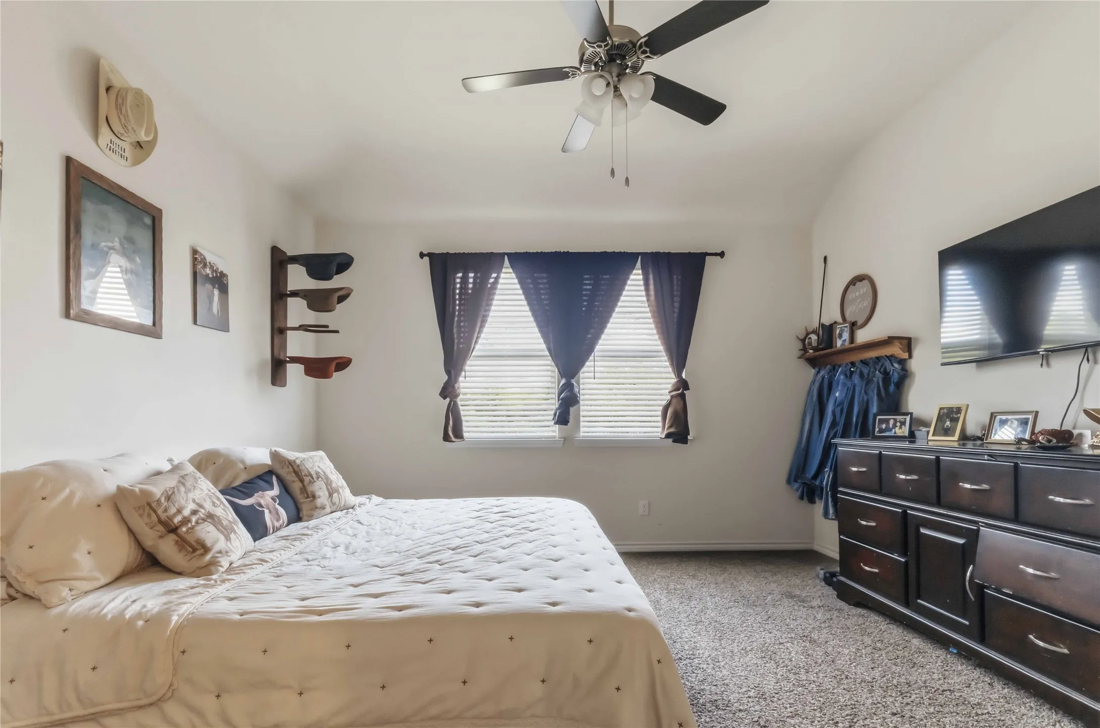 Single Family Residence For Sale in Denton County , 11005 Mustang Trail, Aubrey, Texas 76227, 4 Bedroom, 2 Bathroom, 2 Garage spaces, 1,850 Sqft, built in 2022, mls#21295461, Real Estate Agent in Aubrey, Homes For Sale in Denton county, Homes For Sale in Aubrey, Realtor in Aubrey Texas, Real Estate Brokerage Independent Realty Texas, Luminita Cordes Realtor