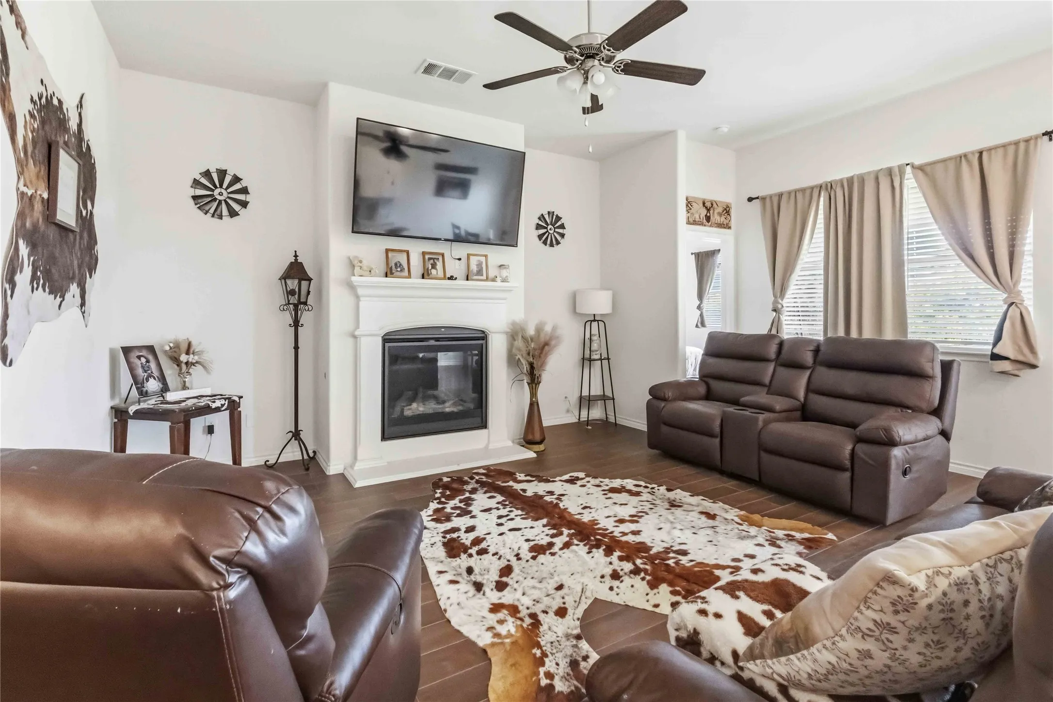 Single Family Residence For Sale in Denton County , 11005 Mustang Trail, Aubrey, Texas 76227, 4 Bedroom, 2 Bathroom, 2 Garage spaces, 1,850 Sqft, built in 2022, mls#21295461, Real Estate Agent in Aubrey, Homes For Sale in Denton county, Homes For Sale in Aubrey, Realtor in Aubrey Texas, Real Estate Brokerage Independent Realty Texas, Luminita Cordes Realtor