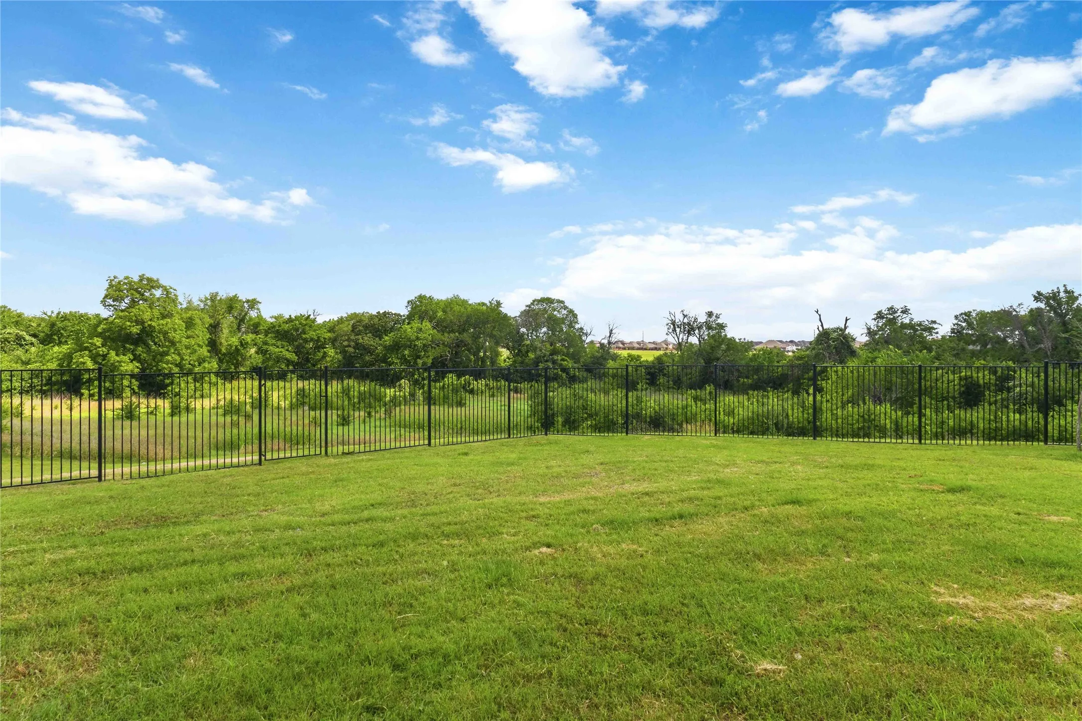 Single Family Residence For Sale in Denton County , 11005 Mustang Trail, Aubrey, Texas 76227, 4 Bedroom, 2 Bathroom, 2 Garage spaces, 1,850 Sqft, built in 2022, mls#21295461, Real Estate Agent in Aubrey, Homes For Sale in Denton county, Homes For Sale in Aubrey, Realtor in Aubrey Texas, Real Estate Brokerage Independent Realty Texas, Luminita Cordes Realtor