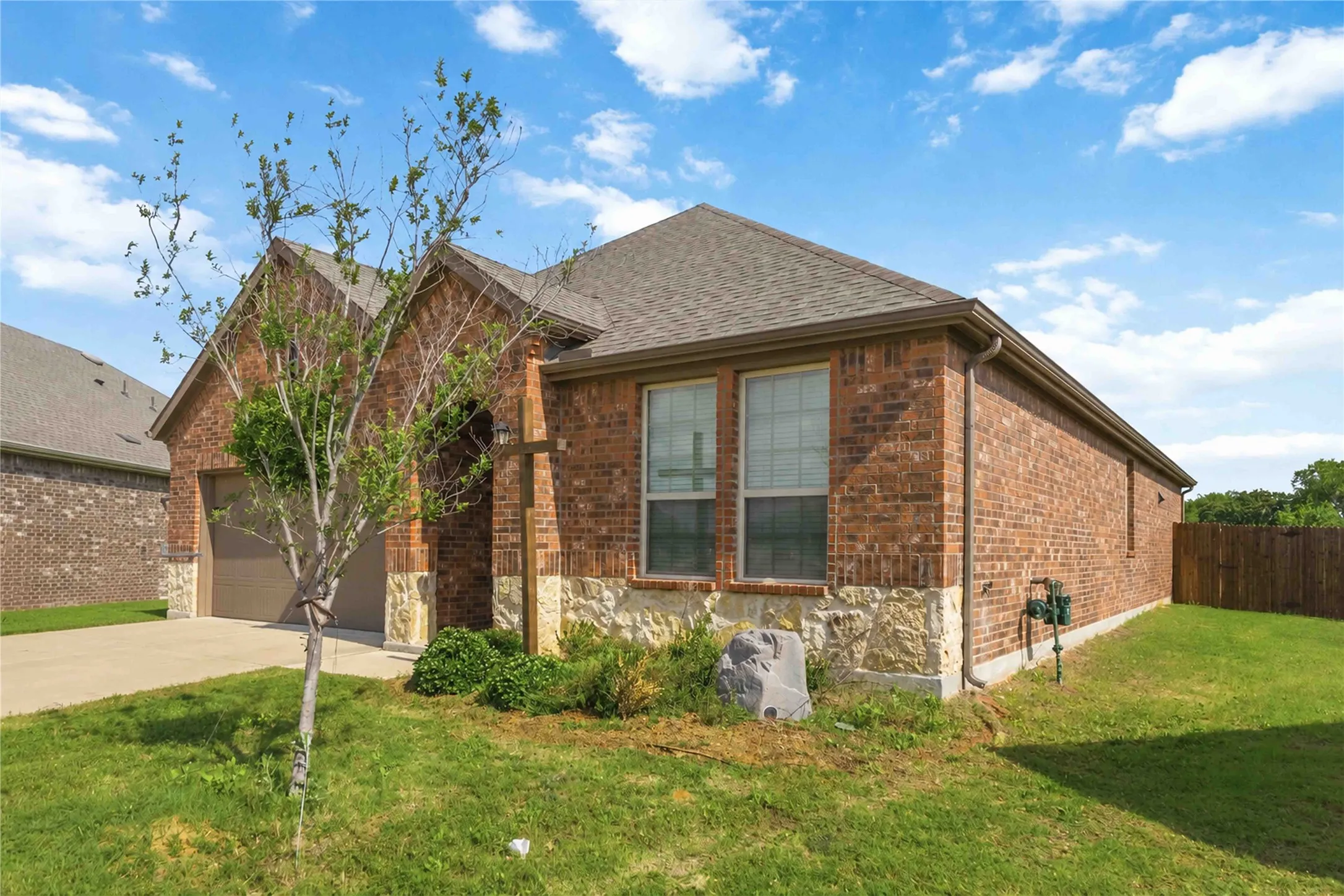 Single Family Residence For Sale in Denton County , 11005 Mustang Trail, Aubrey, Texas 76227, 4 Bedroom, 2 Bathroom, 2 Garage spaces, 1,850 Sqft, built in 2022, mls#21295461, Real Estate Agent in Aubrey, Homes For Sale in Denton county, Homes For Sale in Aubrey, Realtor in Aubrey Texas, Real Estate Brokerage Independent Realty Texas, Luminita Cordes Realtor