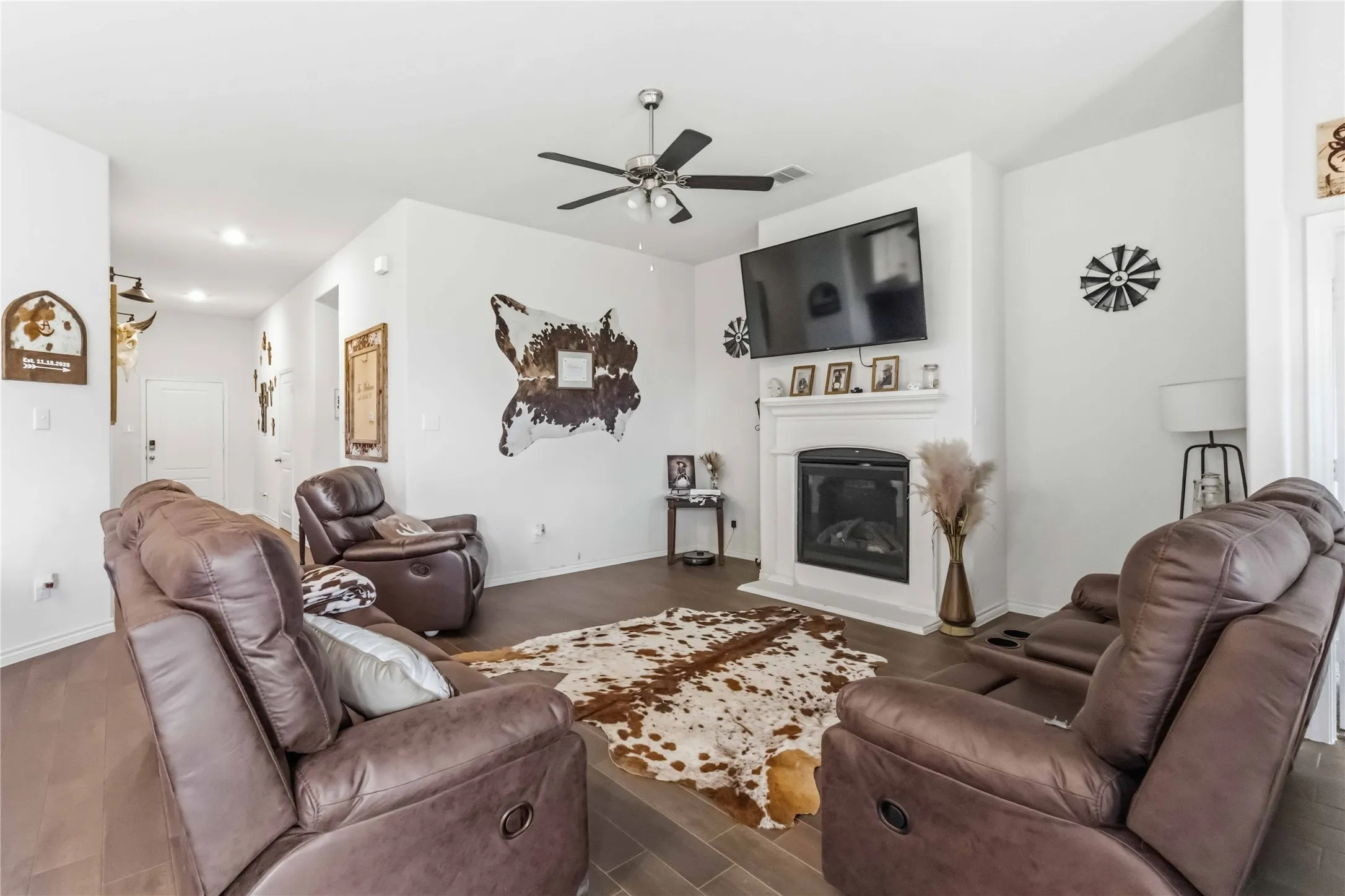 Single Family Residence For Sale in Denton County , 11005 Mustang Trail, Aubrey, Texas 76227, 4 Bedroom, 2 Bathroom, 2 Garage spaces, 1,850 Sqft, built in 2022, mls#21295461, Real Estate Agent in Aubrey, Homes For Sale in Denton county, Homes For Sale in Aubrey, Realtor in Aubrey Texas, Real Estate Brokerage Independent Realty Texas, Luminita Cordes Realtor
