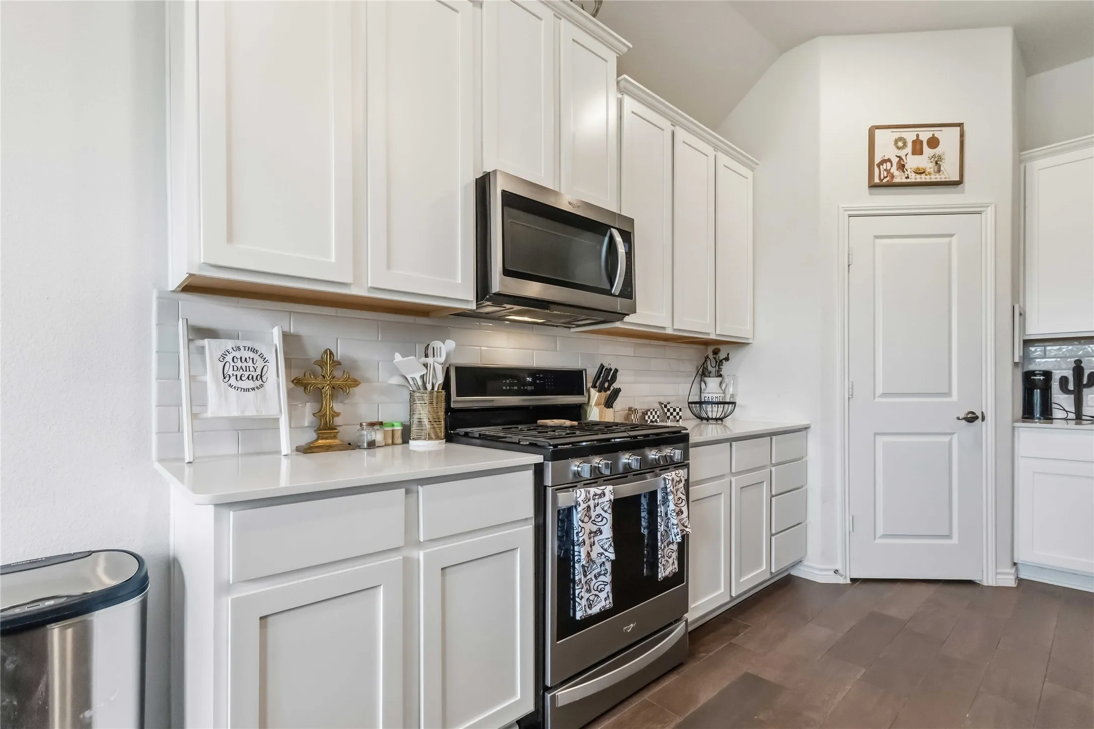 Single Family Residence For Sale in Denton County , 11005 Mustang Trail, Aubrey, Texas 76227, 4 Bedroom, 2 Bathroom, 2 Garage spaces, 1,850 Sqft, built in 2022, mls#21295461, Real Estate Agent in Aubrey, Homes For Sale in Denton county, Homes For Sale in Aubrey, Realtor in Aubrey Texas, Real Estate Brokerage Independent Realty Texas, Luminita Cordes Realtor