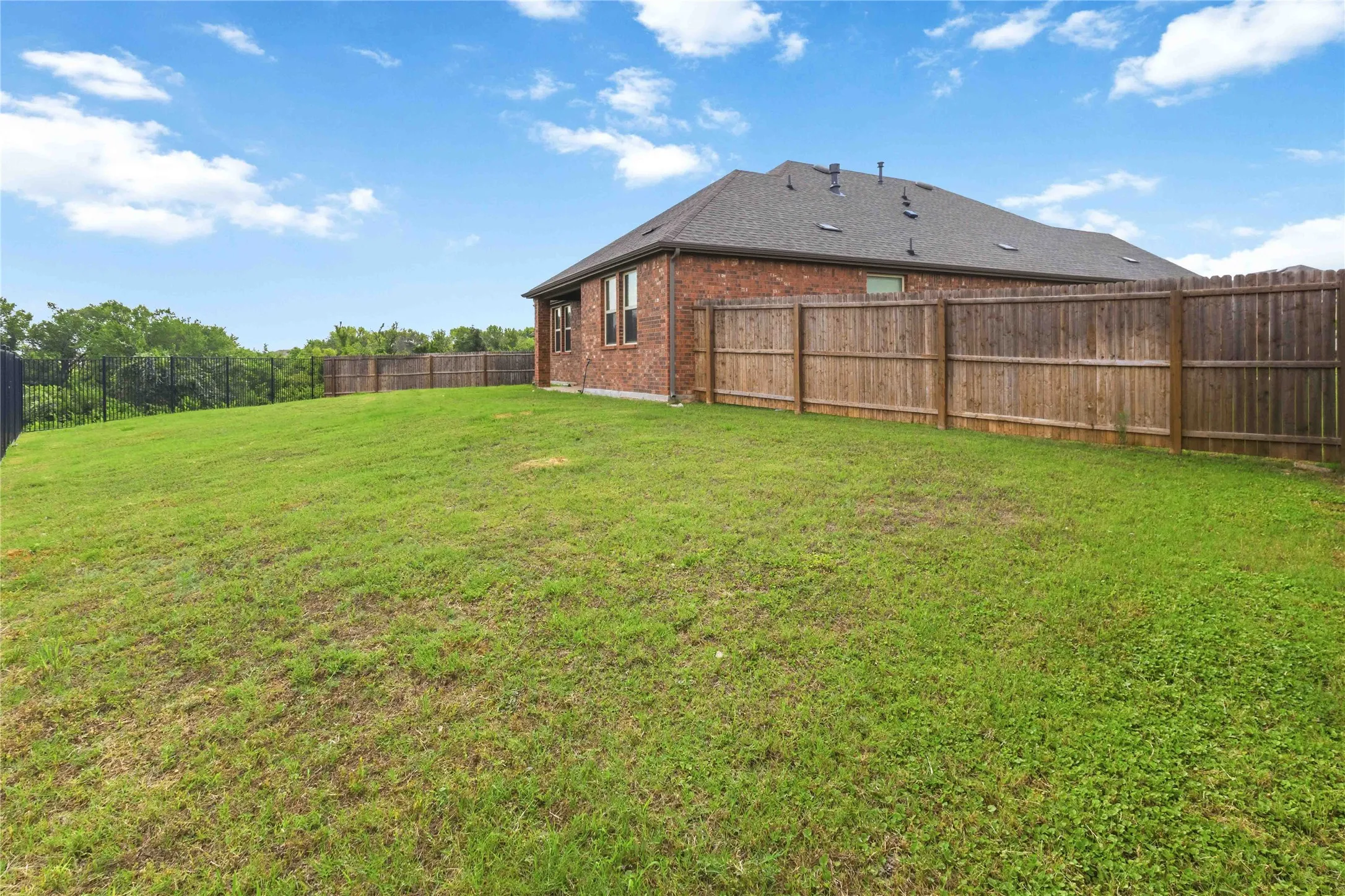 Single Family Residence For Sale in Denton County , 11005 Mustang Trail, Aubrey, Texas 76227, 4 Bedroom, 2 Bathroom, 2 Garage spaces, 1,850 Sqft, built in 2022, mls#21295461, Real Estate Agent in Aubrey, Homes For Sale in Denton county, Homes For Sale in Aubrey, Realtor in Aubrey Texas, Real Estate Brokerage Independent Realty Texas, Luminita Cordes Realtor