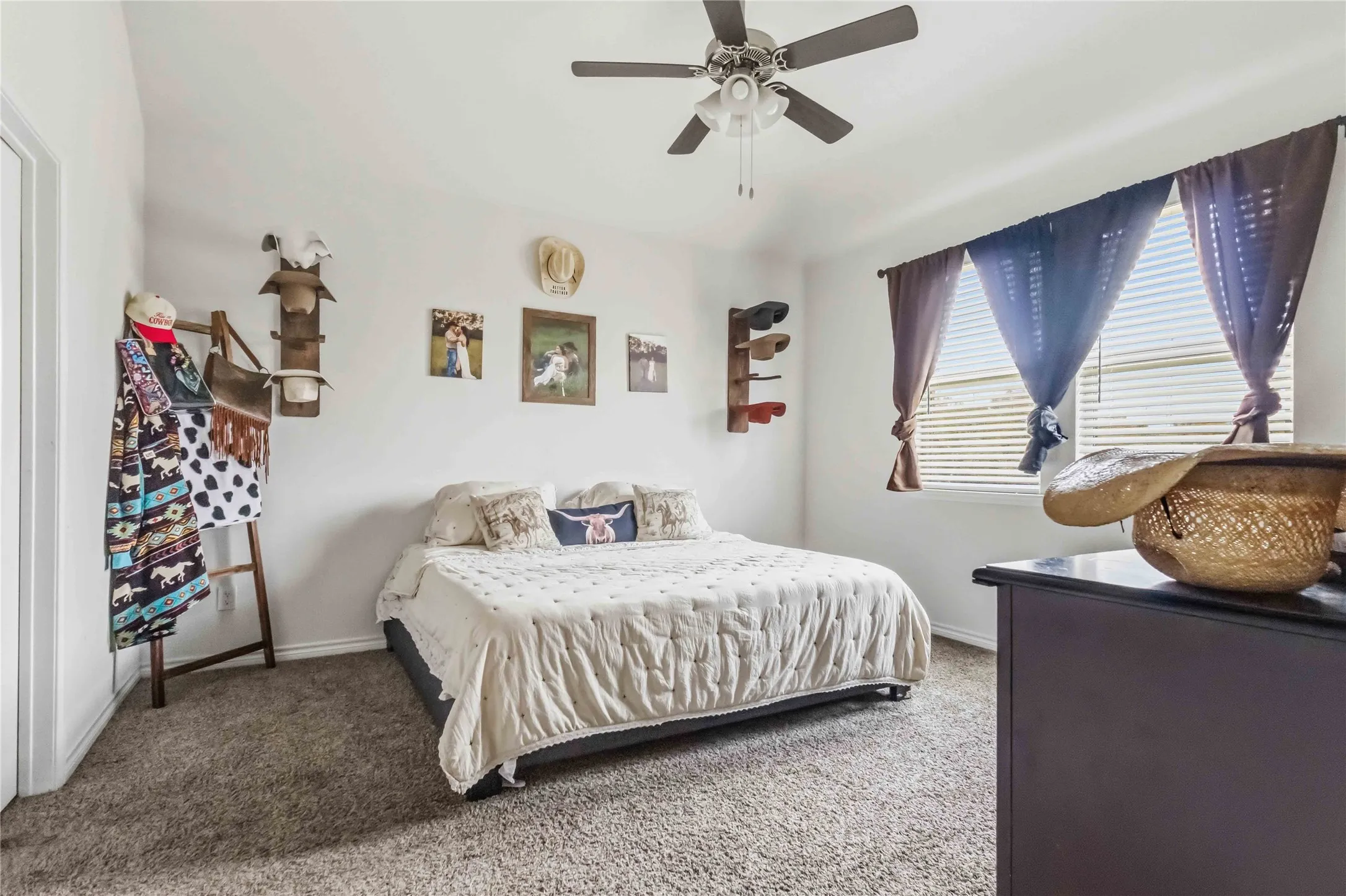 Single Family Residence For Sale in Denton County , 11005 Mustang Trail, Aubrey, Texas 76227, 4 Bedroom, 2 Bathroom, 2 Garage spaces, 1,850 Sqft, built in 2022, mls#21295461, Real Estate Agent in Aubrey, Homes For Sale in Denton county, Homes For Sale in Aubrey, Realtor in Aubrey Texas, Real Estate Brokerage Independent Realty Texas, Luminita Cordes Realtor