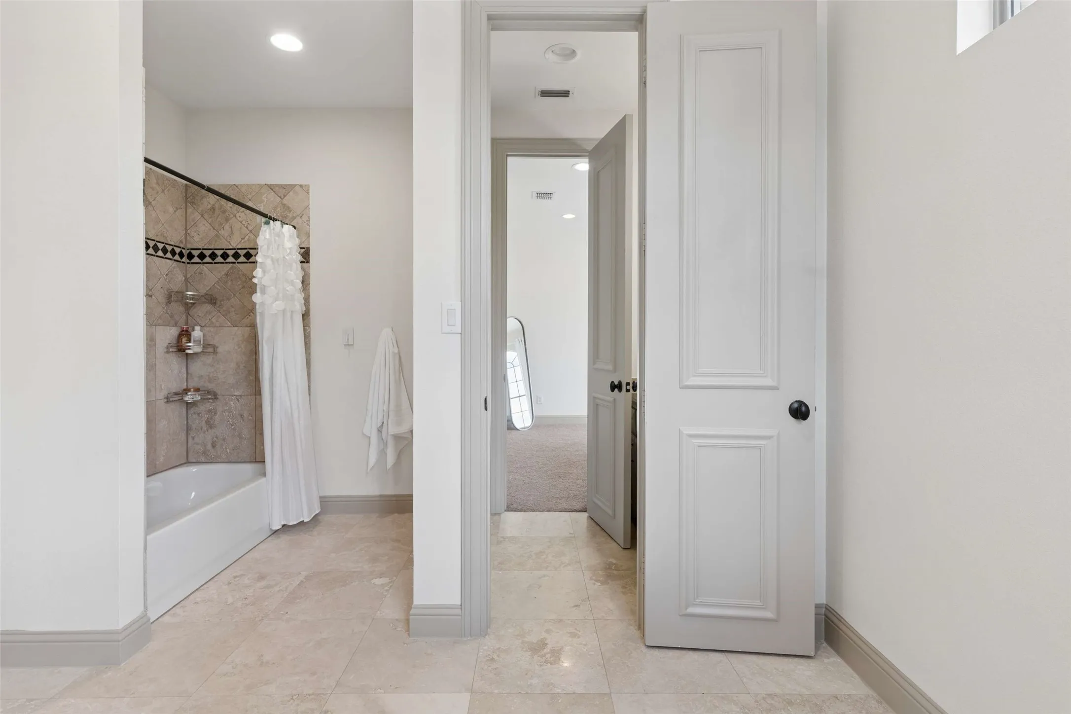 Single Family Residence For Sale in Collin County , 4598 Lake Breeze Drive, Mc Kinney, Texas 75071, 5 Bedroom, 5 Bathroom, 4 Garage spaces, 5,139 Sqft, built in 2007, mls#21298710, Real Estate Agent in Mc Kinney, Homes For Sale in Collin county, Homes For Sale in Mc Kinney, Realtor in Mc Kinney Texas, Real Estate Brokerage Independent Realty Texas, Luminita Cordes Realtor