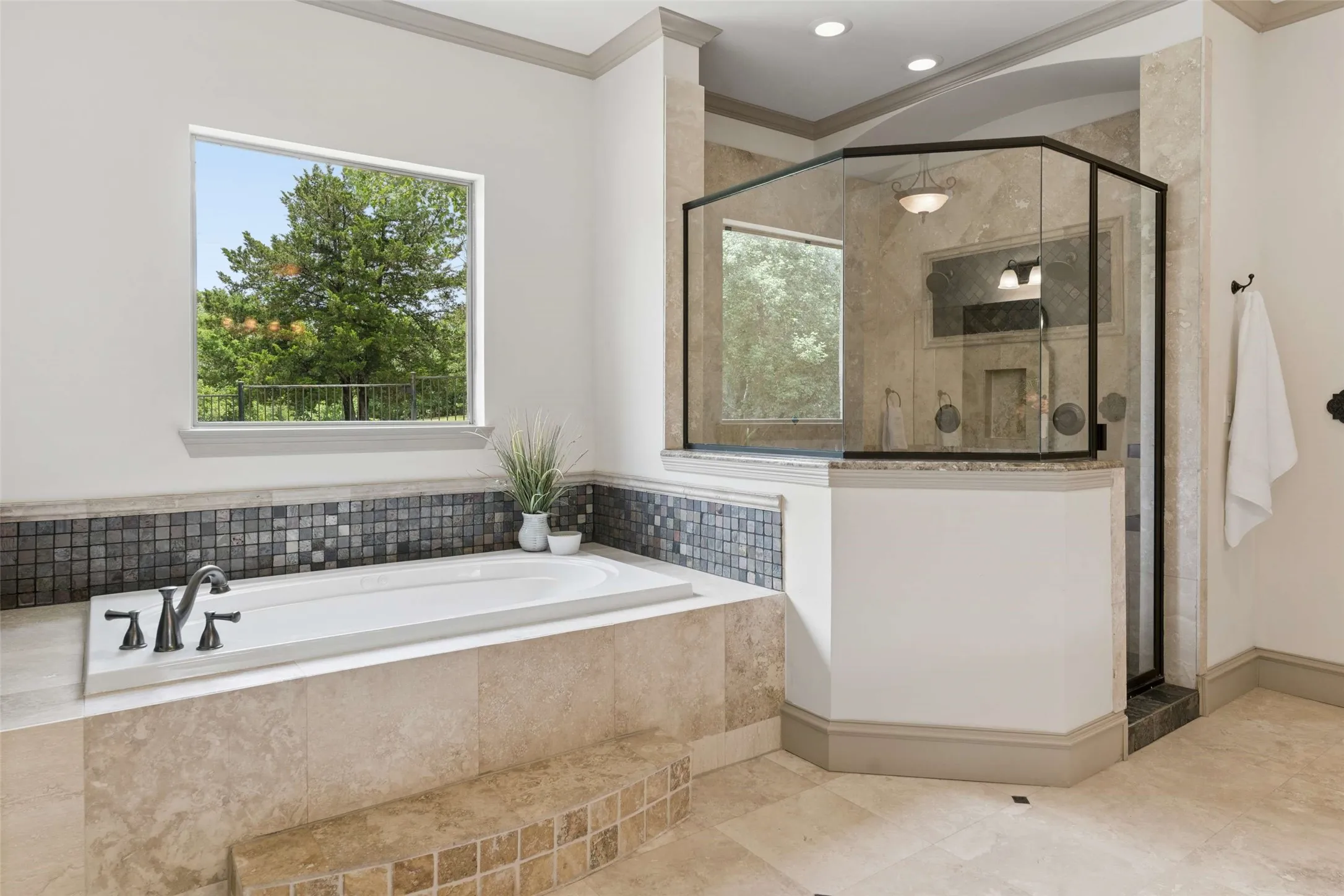Single Family Residence For Sale in Collin County , 4598 Lake Breeze Drive, Mc Kinney, Texas 75071, 5 Bedroom, 5 Bathroom, 4 Garage spaces, 5,139 Sqft, built in 2007, mls#21298710, Real Estate Agent in Mc Kinney, Homes For Sale in Collin county, Homes For Sale in Mc Kinney, Realtor in Mc Kinney Texas, Real Estate Brokerage Independent Realty Texas, Luminita Cordes Realtor