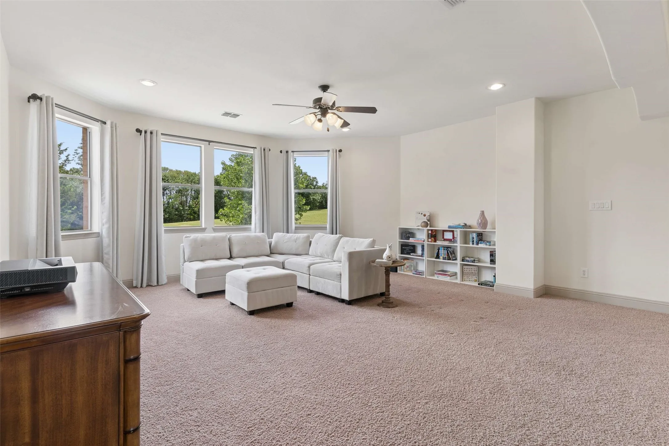 Single Family Residence For Sale in Collin County , 4598 Lake Breeze Drive, Mc Kinney, Texas 75071, 5 Bedroom, 5 Bathroom, 4 Garage spaces, 5,139 Sqft, built in 2007, mls#21298710, Real Estate Agent in Mc Kinney, Homes For Sale in Collin county, Homes For Sale in Mc Kinney, Realtor in Mc Kinney Texas, Real Estate Brokerage Independent Realty Texas, Luminita Cordes Realtor