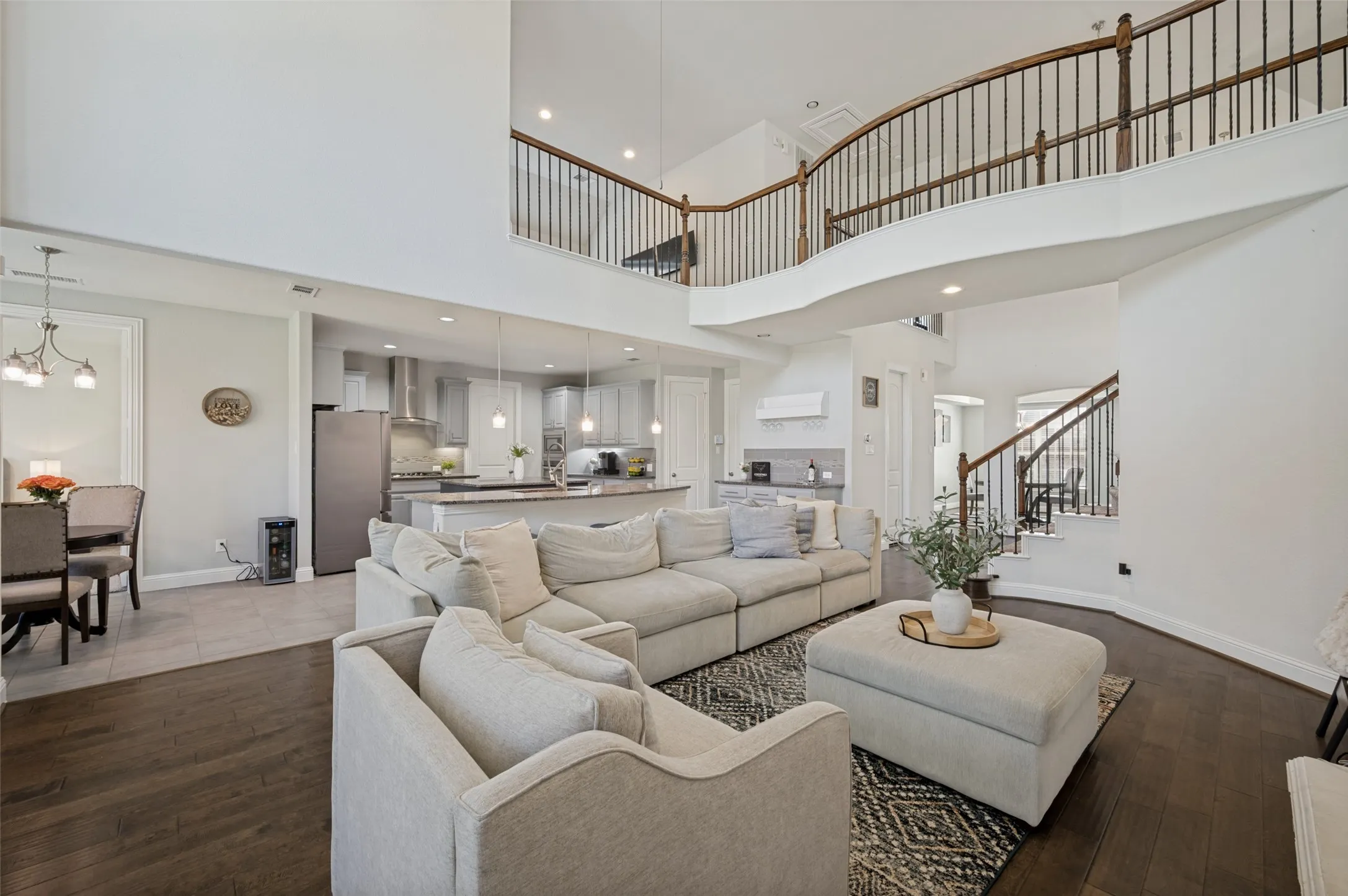 Single Family Residence For Sale in Denton County , 608 Yarrow Street, Little Elm, Texas 75068, 5 Bedroom, 5 Bathroom, 2 Garage spaces, 3,981 Sqft, built in 2017, mls#21279555, Real Estate Agent in Little Elm, Homes For Sale in Denton county, Homes For Sale in Little Elm, Realtor in Little Elm Texas, Real Estate Brokerage Independent Realty Texas, Luminita Cordes Realtor
