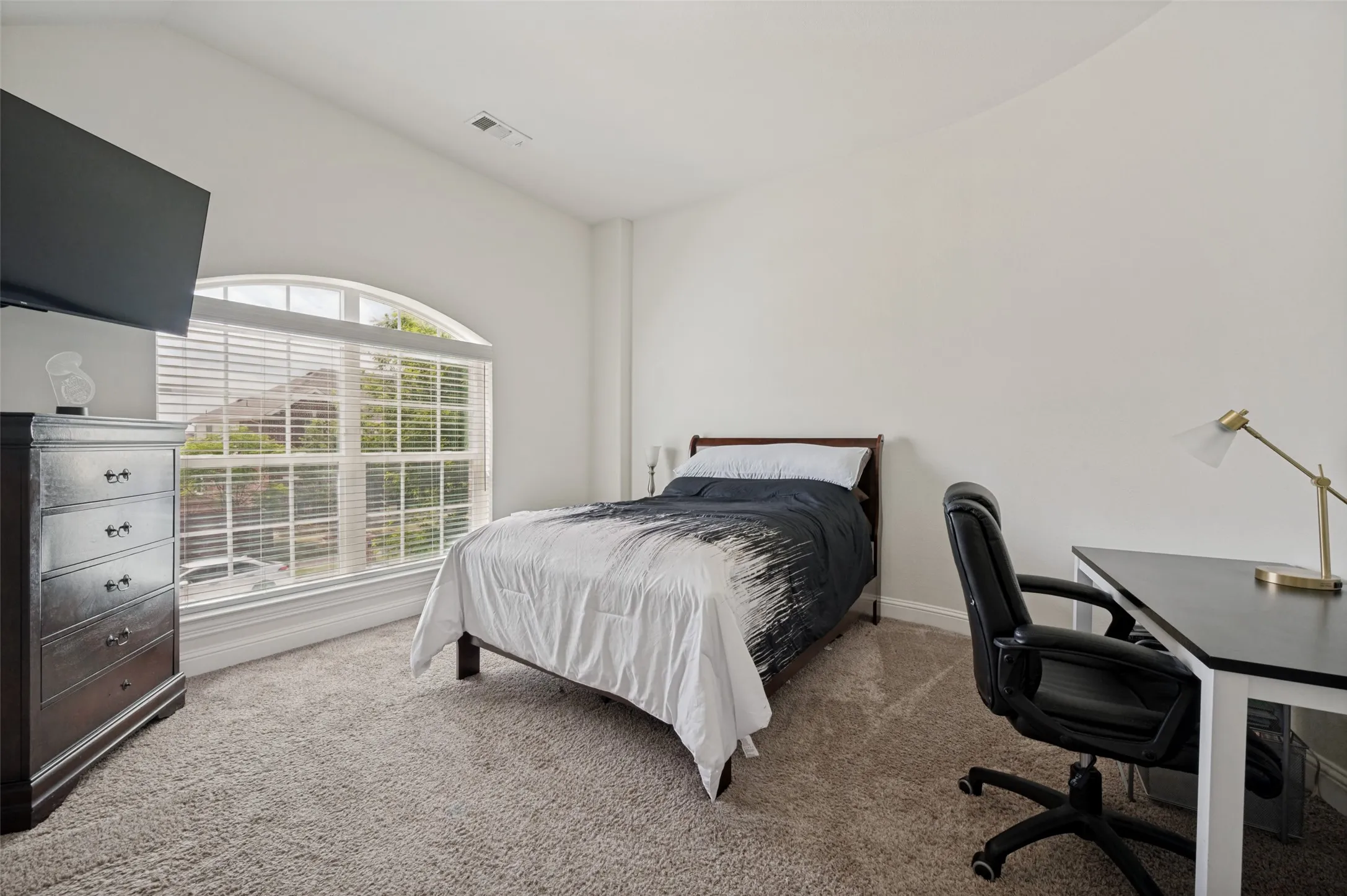Single Family Residence For Sale in Denton County , 608 Yarrow Street, Little Elm, Texas 75068, 5 Bedroom, 5 Bathroom, 2 Garage spaces, 3,981 Sqft, built in 2017, mls#21279555, Real Estate Agent in Little Elm, Homes For Sale in Denton county, Homes For Sale in Little Elm, Realtor in Little Elm Texas, Real Estate Brokerage Independent Realty Texas, Luminita Cordes Realtor