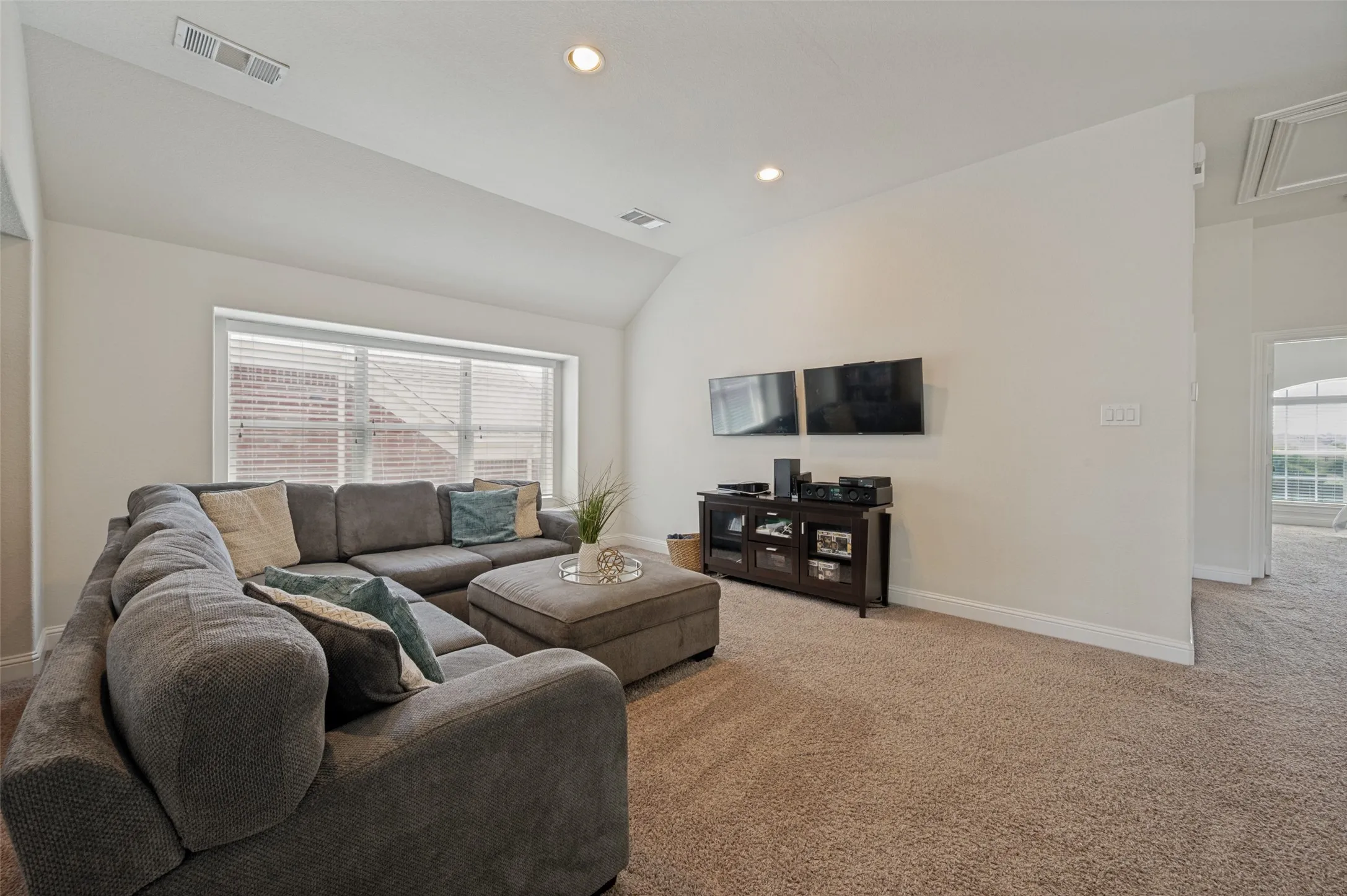 Single Family Residence For Sale in Denton County , 608 Yarrow Street, Little Elm, Texas 75068, 5 Bedroom, 5 Bathroom, 2 Garage spaces, 3,981 Sqft, built in 2017, mls#21279555, Real Estate Agent in Little Elm, Homes For Sale in Denton county, Homes For Sale in Little Elm, Realtor in Little Elm Texas, Real Estate Brokerage Independent Realty Texas, Luminita Cordes Realtor
