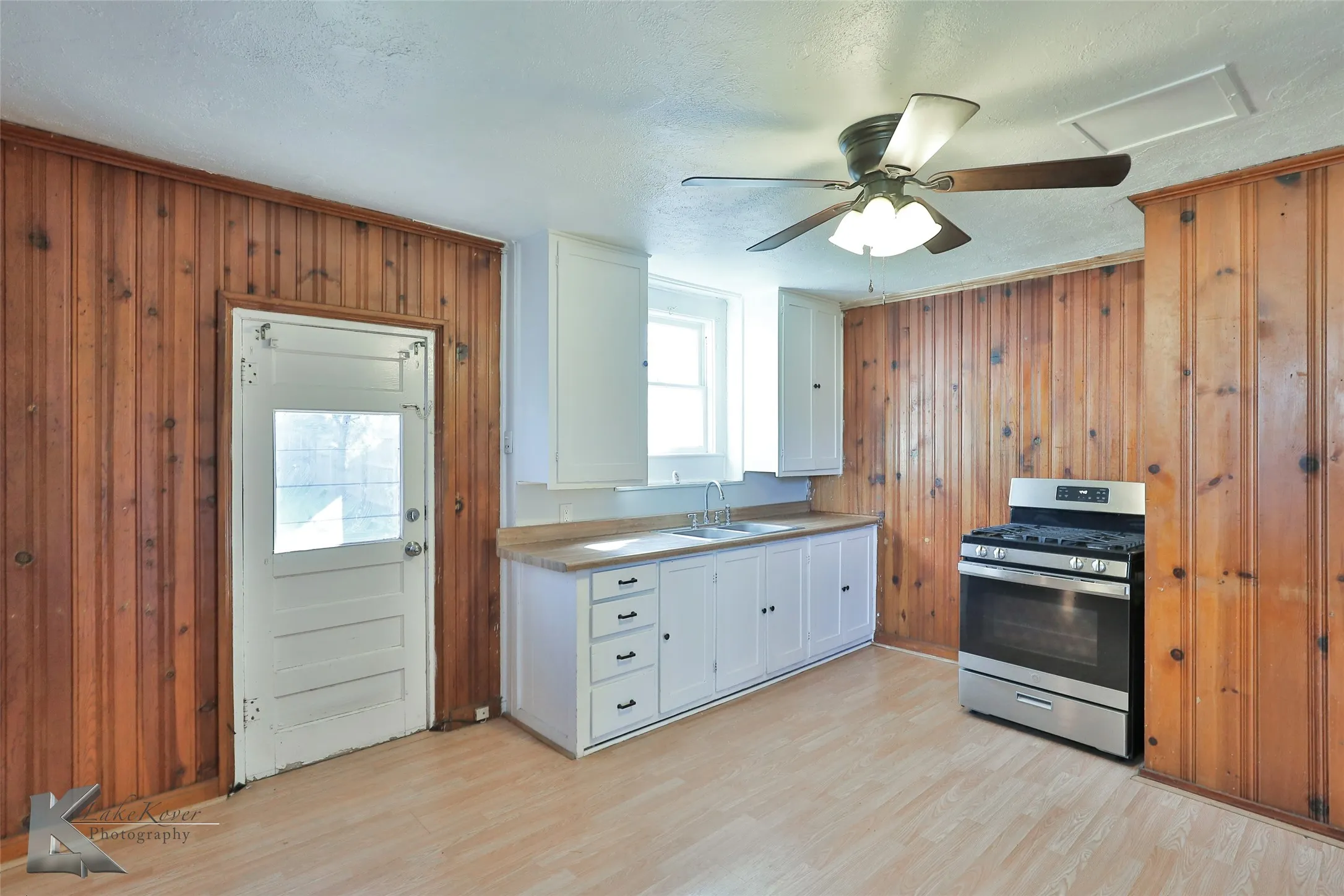 Duplex For Sale in Taylor County , 425 Sayles Boulevard, Abilene, Texas 79605, 2 Bedroom, 2 Bathroom, 2 Garage spaces, 0 Sqft, built in 1948, mls#21298155, Real Estate Agent in Abilene, Homes For Sale in Taylor county, Homes For Sale in Abilene, Realtor in Abilene Texas, Real Estate Brokerage Independent Realty Texas, Luminita Cordes Realtor