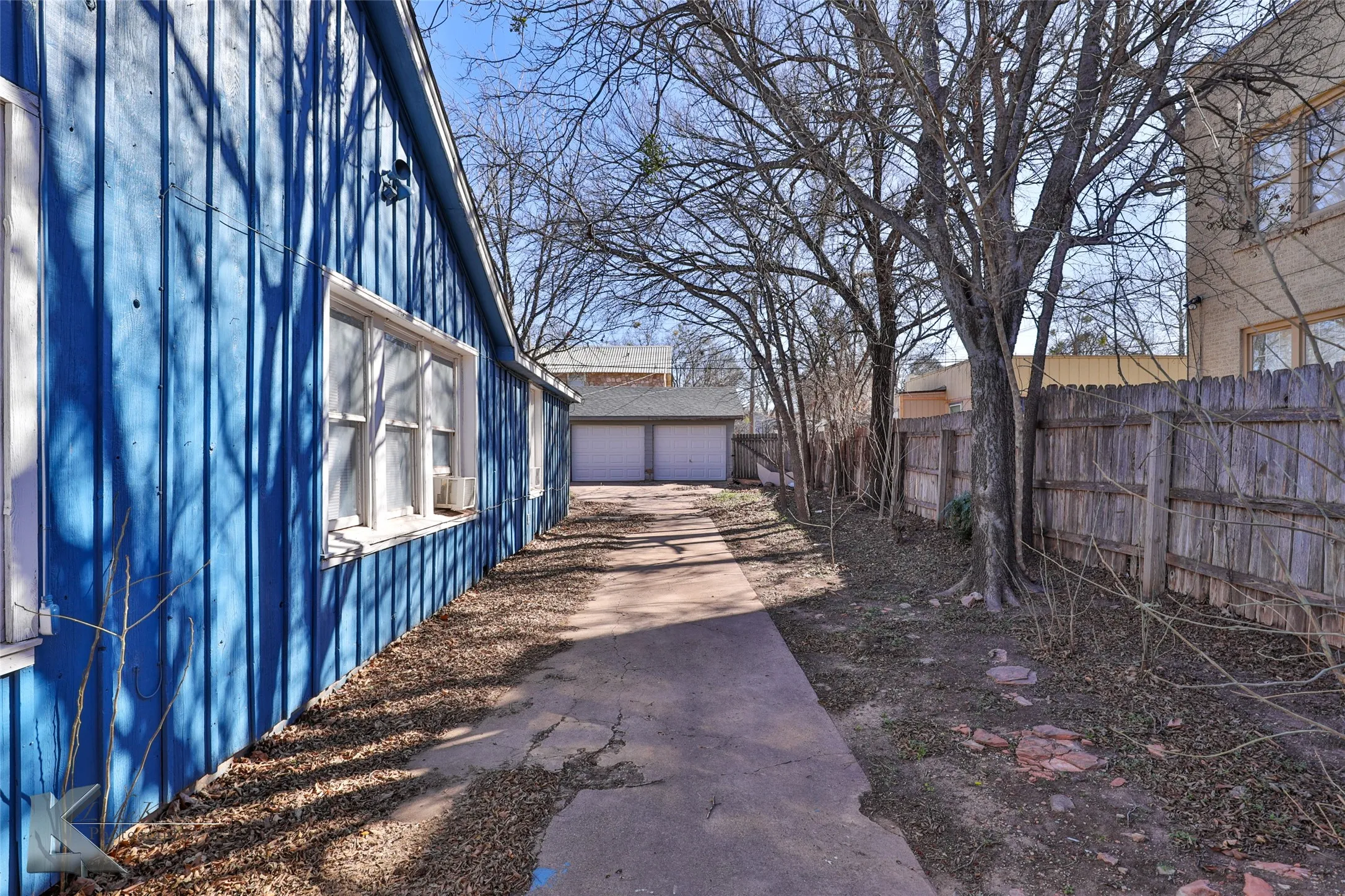 Duplex For Sale in Taylor County , 425 Sayles Boulevard, Abilene, Texas 79605, 2 Bedroom, 2 Bathroom, 2 Garage spaces, 0 Sqft, built in 1948, mls#21298155, Real Estate Agent in Abilene, Homes For Sale in Taylor county, Homes For Sale in Abilene, Realtor in Abilene Texas, Real Estate Brokerage Independent Realty Texas, Luminita Cordes Realtor
