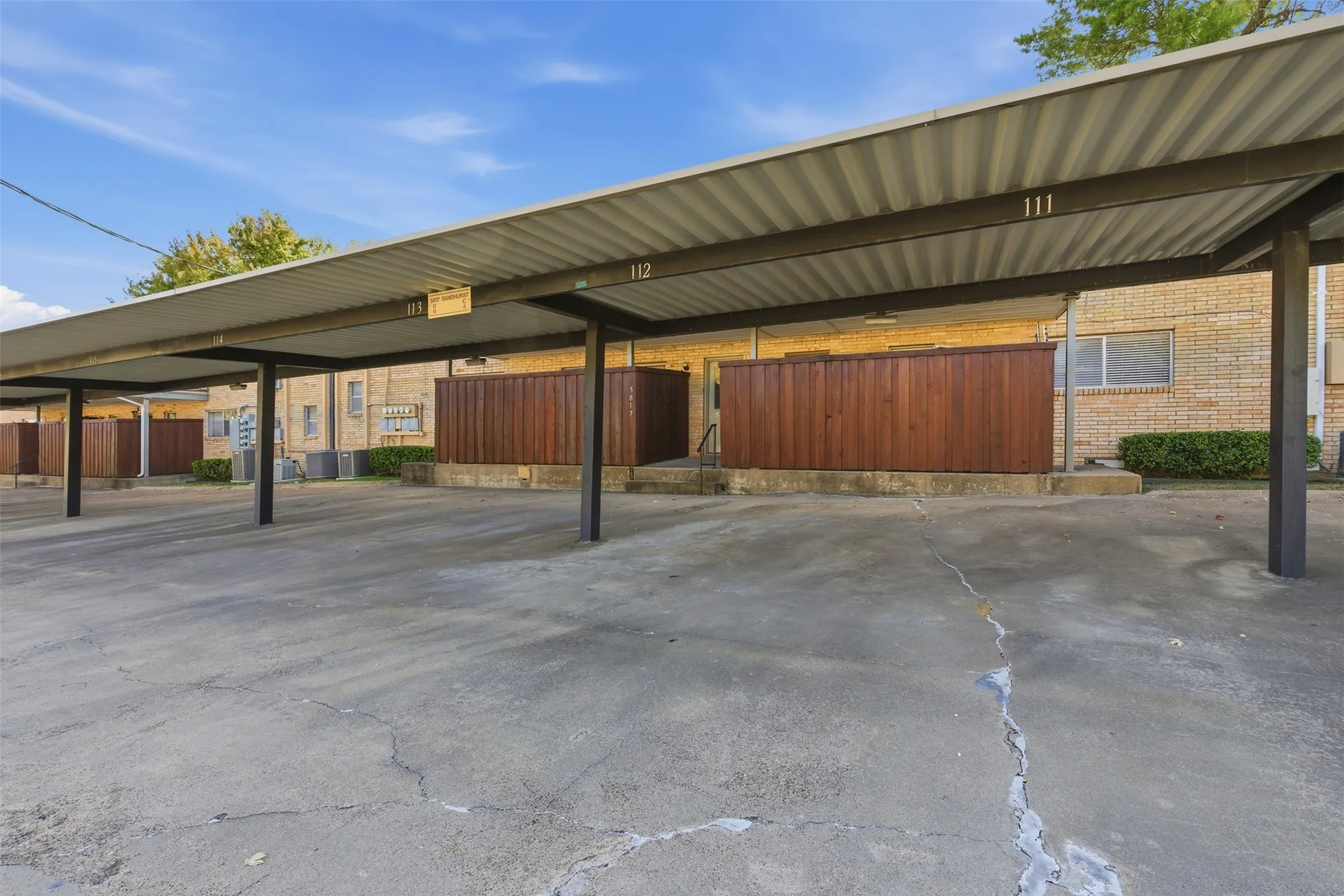 Condominium For Rent in Dallas County , 5817 Sandhurst Lane B, Dallas, Texas 75206, 2 Bedroom, 2 Bathroom, Garage spaces, 1,157 Sqft, built in 1967, mls#21300231, Real Estate Agent in Dallas, Homes For Rent in Dallas county, Homes For Rent in Dallas, Realtor in Dallas Texas, Real Estate Brokerage Independent Realty Texas, Luminita Cordes Realtor