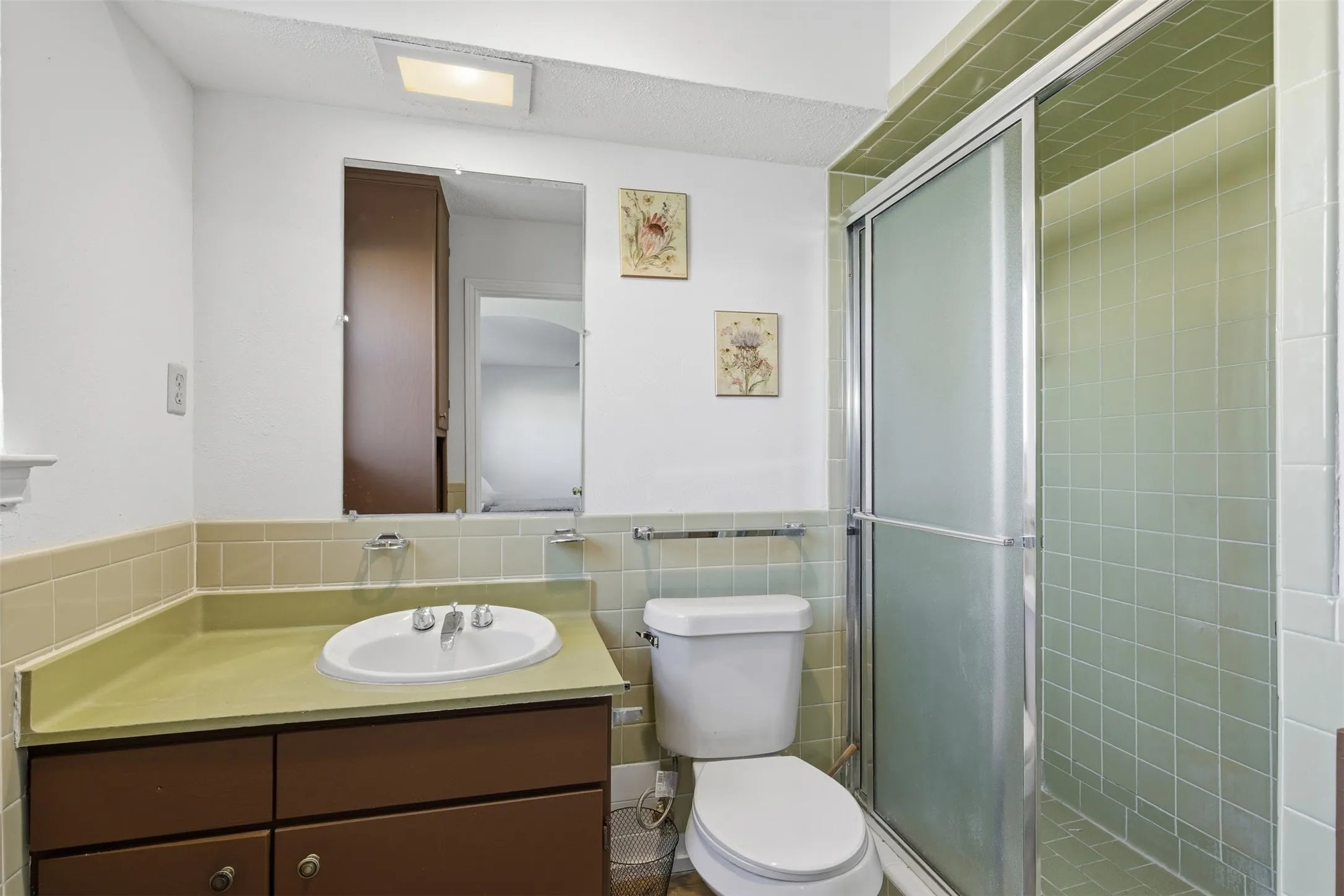 Condominium For Rent in Dallas County , 5817 Sandhurst Lane B, Dallas, Texas 75206, 2 Bedroom, 2 Bathroom, Garage spaces, 1,157 Sqft, built in 1967, mls#21300231, Real Estate Agent in Dallas, Homes For Rent in Dallas county, Homes For Rent in Dallas, Realtor in Dallas Texas, Real Estate Brokerage Independent Realty Texas, Luminita Cordes Realtor