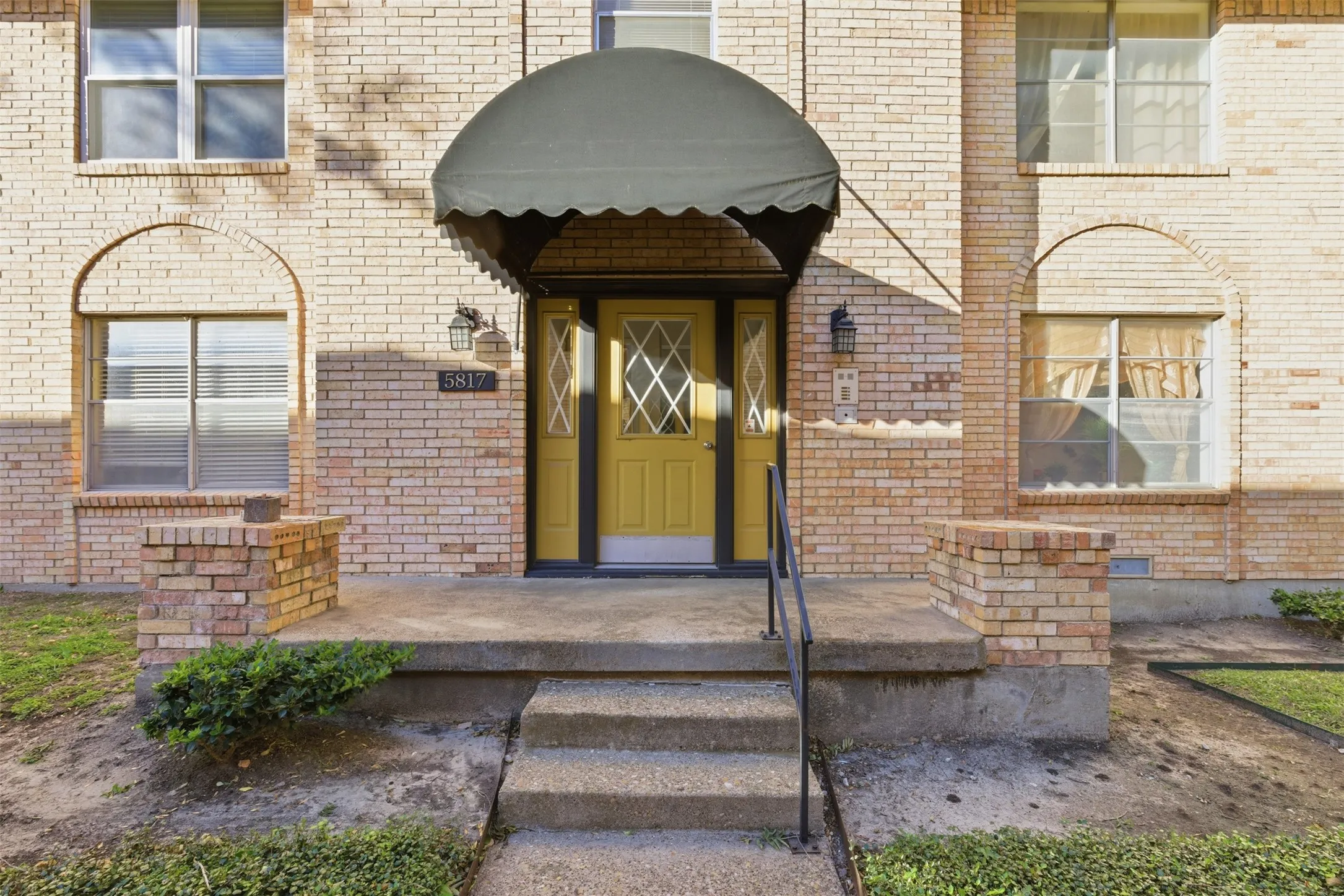 Condominium For Rent in Dallas County , 5817 Sandhurst Lane B, Dallas, Texas 75206, 2 Bedroom, 2 Bathroom, Garage spaces, 1,157 Sqft, built in 1967, mls#21300231, Real Estate Agent in Dallas, Homes For Rent in Dallas county, Homes For Rent in Dallas, Realtor in Dallas Texas, Real Estate Brokerage Independent Realty Texas, Luminita Cordes Realtor