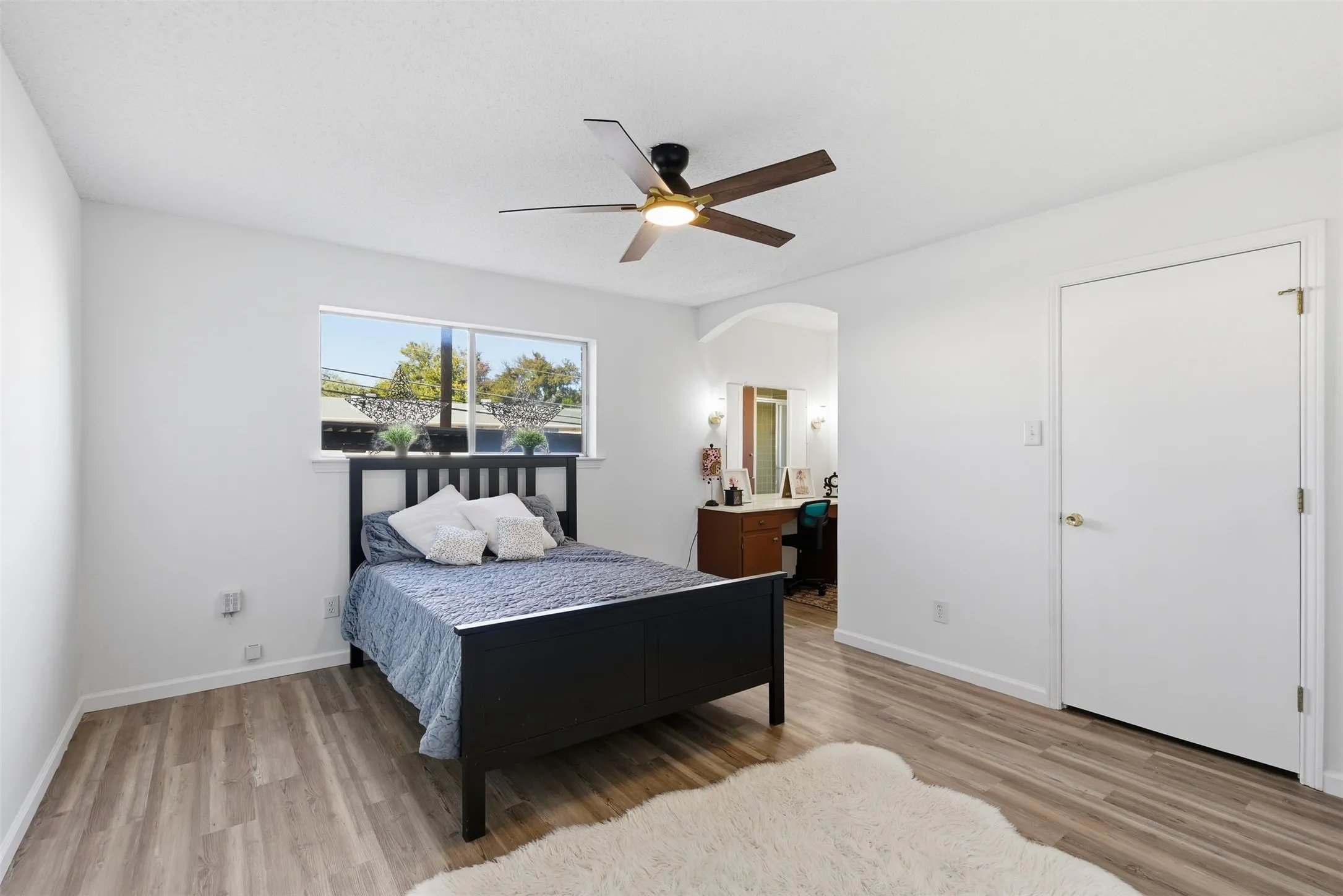 Condominium For Rent in Dallas County , 5817 Sandhurst Lane B, Dallas, Texas 75206, 2 Bedroom, 2 Bathroom, Garage spaces, 1,157 Sqft, built in 1967, mls#21300231, Real Estate Agent in Dallas, Homes For Rent in Dallas county, Homes For Rent in Dallas, Realtor in Dallas Texas, Real Estate Brokerage Independent Realty Texas, Luminita Cordes Realtor
