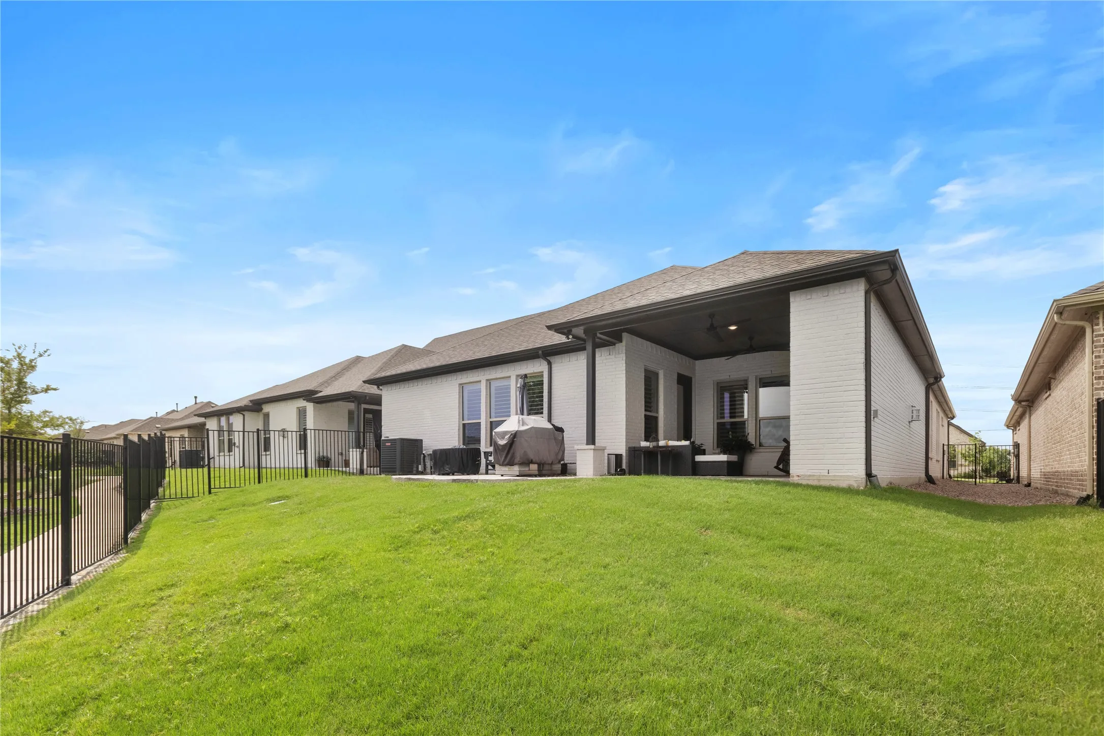 Single Family Residence For Sale in Rockwall County , 1628 Madrid Way, Rockwall, Texas 75087, 2 Bedroom, 2 Bathroom, 3 Garage spaces, 2,276 Sqft, built in 2022, mls#21298199, Real Estate Agent in Rockwall, Homes For Sale in Rockwall county, Homes For Sale in Rockwall, Realtor in Rockwall Texas, Real Estate Brokerage Independent Realty Texas, Luminita Cordes Realtor