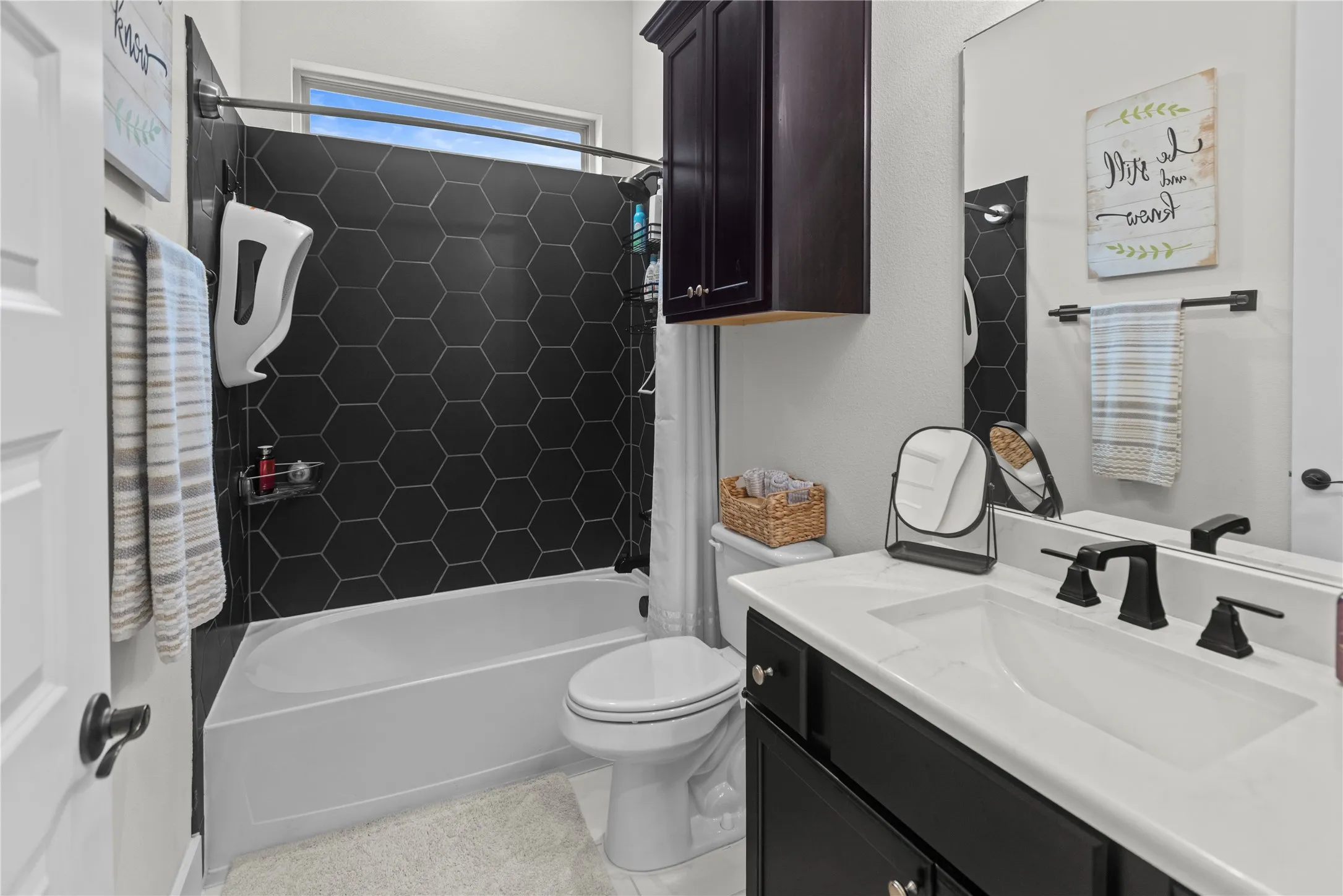 Single Family Residence For Sale in Rockwall County , 1628 Madrid Way, Rockwall, Texas 75087, 2 Bedroom, 2 Bathroom, 3 Garage spaces, 2,276 Sqft, built in 2022, mls#21298199, Real Estate Agent in Rockwall, Homes For Sale in Rockwall county, Homes For Sale in Rockwall, Realtor in Rockwall Texas, Real Estate Brokerage Independent Realty Texas, Luminita Cordes Realtor