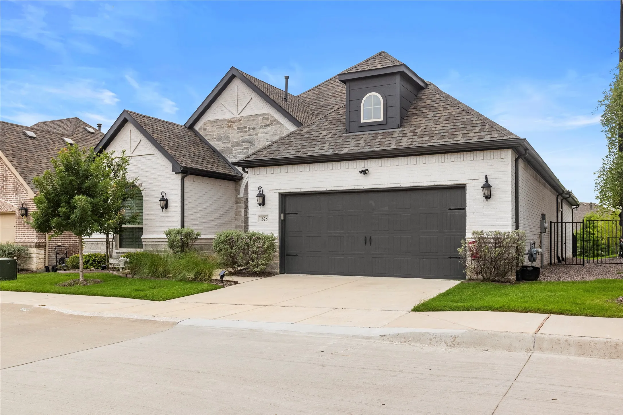 Single Family Residence For Sale in Rockwall County , 1628 Madrid Way, Rockwall, Texas 75087, 2 Bedroom, 2 Bathroom, 3 Garage spaces, 2,276 Sqft, built in 2022, mls#21298199, Real Estate Agent in Rockwall, Homes For Sale in Rockwall county, Homes For Sale in Rockwall, Realtor in Rockwall Texas, Real Estate Brokerage Independent Realty Texas, Luminita Cordes Realtor