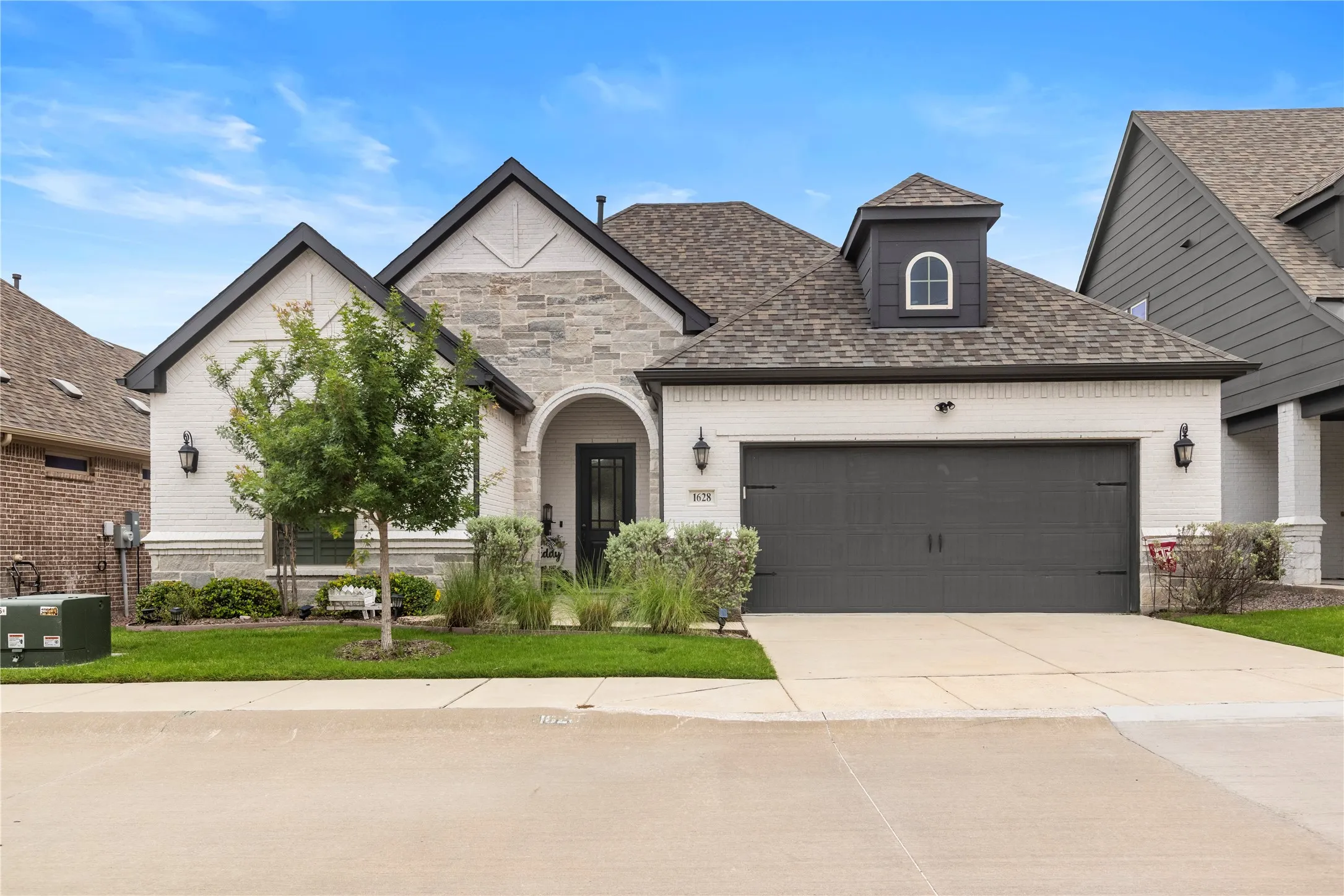 Single Family Residence For Sale in Rockwall County , 1628 Madrid Way, Rockwall, Texas 75087, 2 Bedroom, 2 Bathroom, 3 Garage spaces, 2,276 Sqft, built in 2022, mls#21298199, Real Estate Agent in Rockwall, Homes For Sale in Rockwall county, Homes For Sale in Rockwall, Realtor in Rockwall Texas, Real Estate Brokerage Independent Realty Texas, Luminita Cordes Realtor