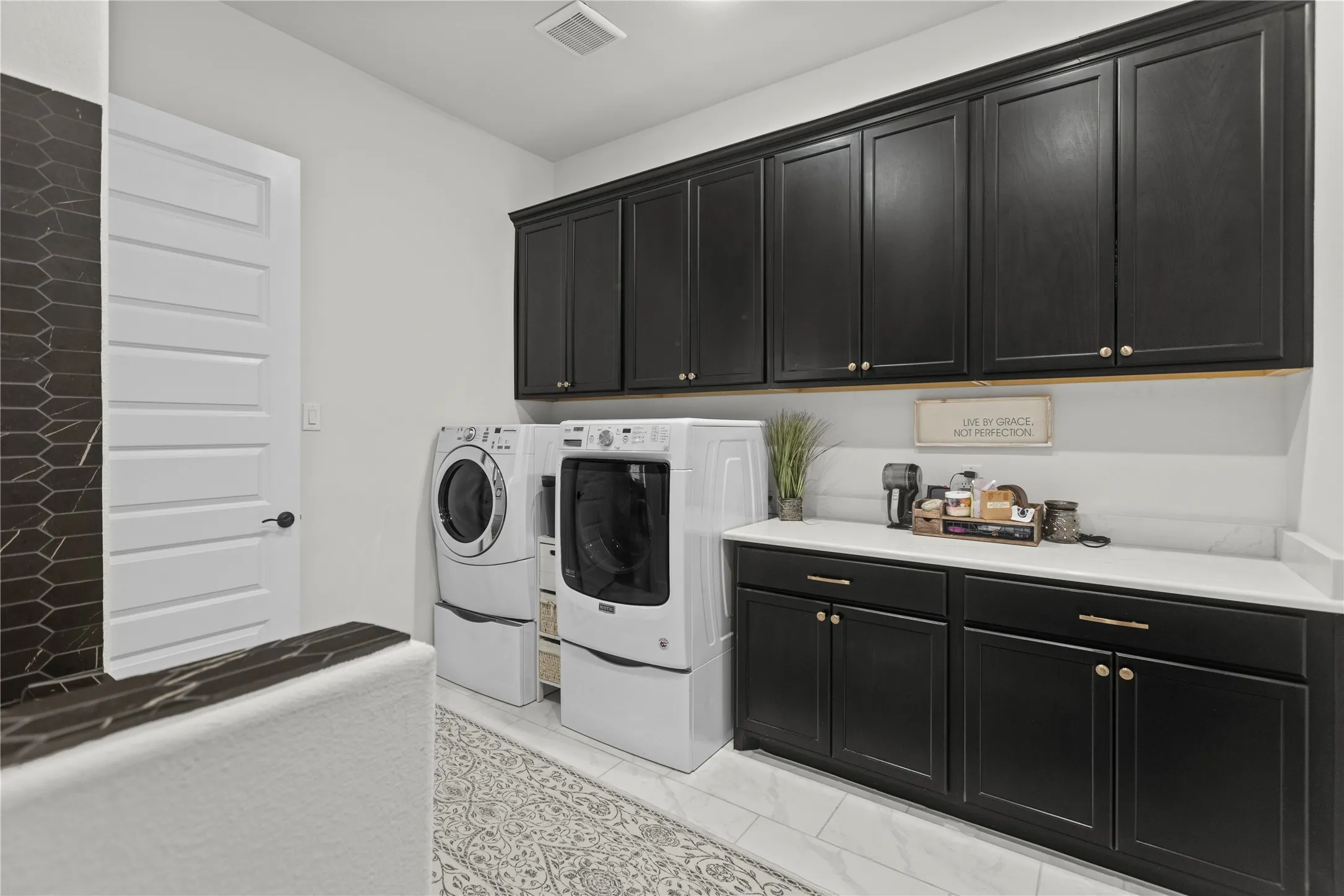Single Family Residence For Sale in Rockwall County , 1628 Madrid Way, Rockwall, Texas 75087, 2 Bedroom, 2 Bathroom, 3 Garage spaces, 2,276 Sqft, built in 2022, mls#21298199, Real Estate Agent in Rockwall, Homes For Sale in Rockwall county, Homes For Sale in Rockwall, Realtor in Rockwall Texas, Real Estate Brokerage Independent Realty Texas, Luminita Cordes Realtor
