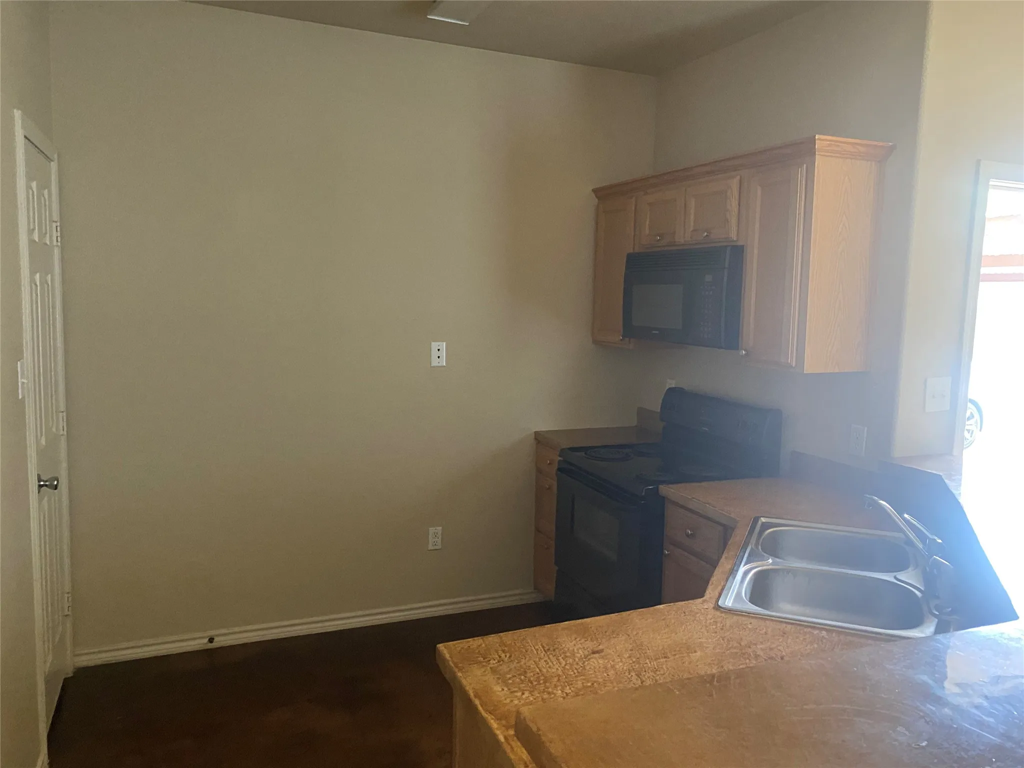 Quadruplex For Sale in Parker County , 121-127 Sunburst Court, Weatherford, Texas 76087, 12 Bedrooms, 8 Bathrooms, Garage spaces, 0 Sqft, built in 2009, Price $760,000, mls#21300246, Real Estate Agent in Weatherford, Homes For Sale in Parker county, Homes For Sale in Weatherford, Realtor in Weatherford Texas, Real Estate Brokerage Independent Realty Texas, Luminita Cordes Realtor