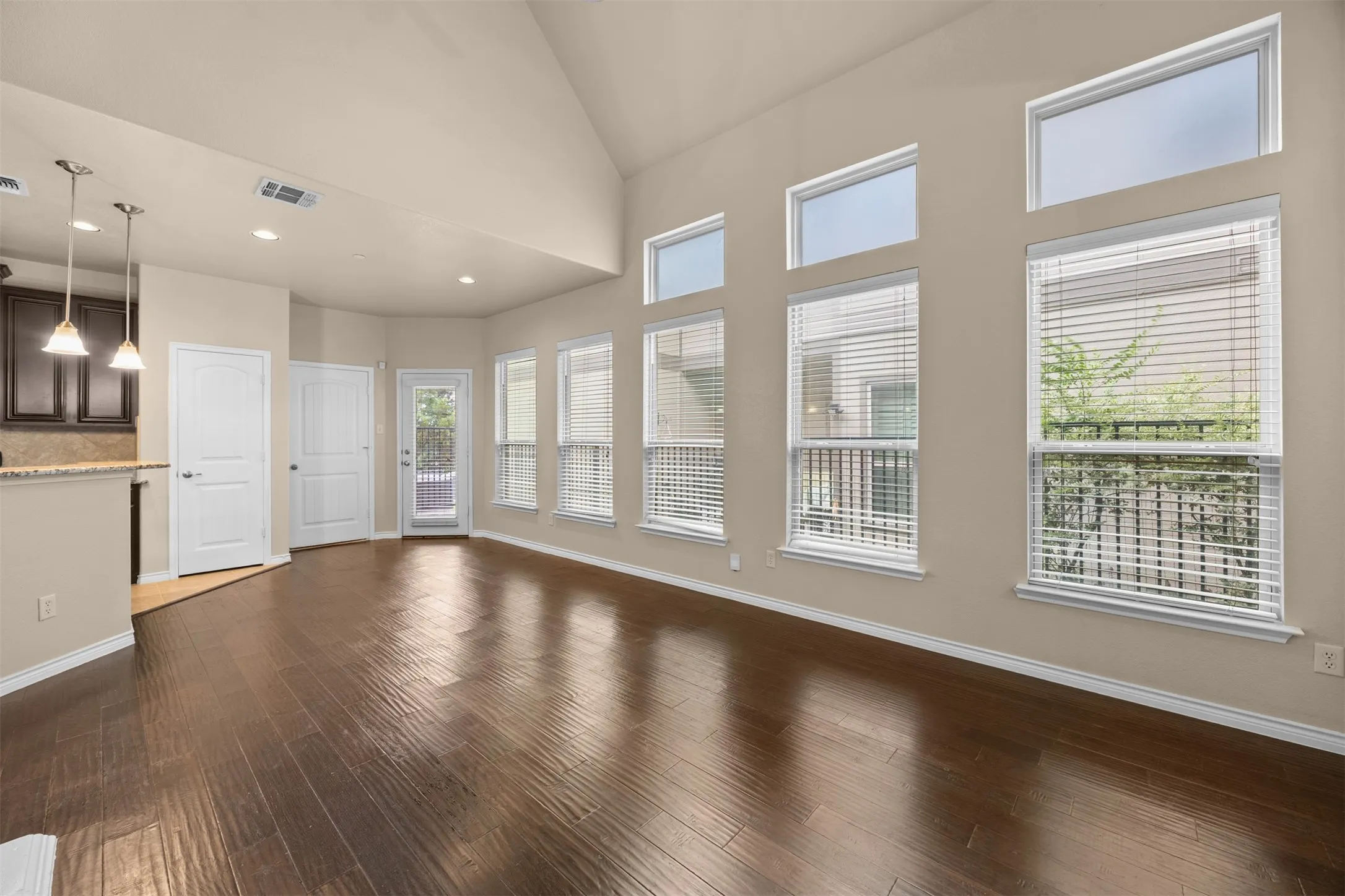 Townhouse For Sale in Collin County , 5621 Cojimar Drive, Mc Kinney, Texas 75070, 2 Bedroom, 3 Bathroom, 2 Garage spaces, 1,498 Sqft, built in 2013, Price $365,000, mls#21278196, Real Estate Agent in Mc Kinney, Homes For Sale in Collin county, Homes For Sale in Mc Kinney, Realtor in Mc Kinney Texas, Real Estate Brokerage Independent Realty Texas, Luminita Cordes Realtor