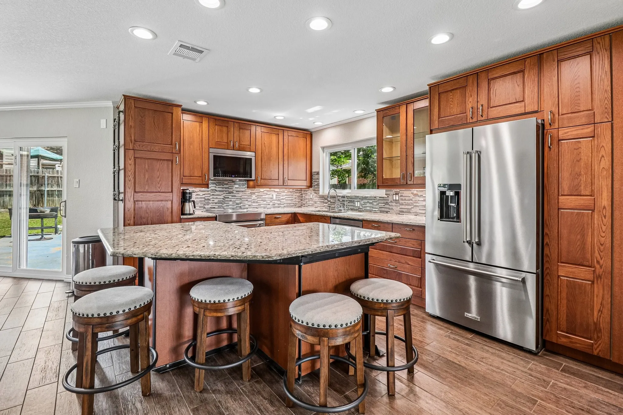 Single Family Residence For Sale in Tarrant County , 704 Partridge Drive, Saginaw, Texas 76131, 5 Bedroom, 4 Bathroom, 3 Garage spaces, 2,766 Sqft, built in 2006, mls#21299497, Real Estate Agent in Saginaw, Homes For Sale in Tarrant county, Homes For Sale in Saginaw, Realtor in Saginaw Texas, Real Estate Brokerage Independent Realty Texas, Luminita Cordes Realtor