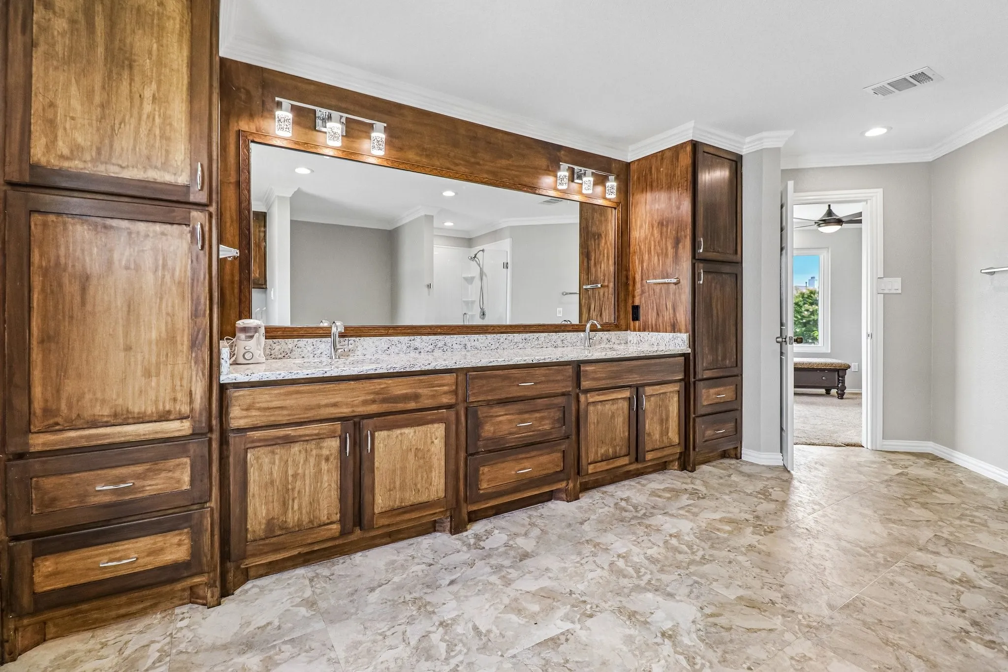 Single Family Residence For Sale in Tarrant County , 704 Partridge Drive, Saginaw, Texas 76131, 5 Bedroom, 4 Bathroom, 3 Garage spaces, 2,766 Sqft, built in 2006, mls#21299497, Real Estate Agent in Saginaw, Homes For Sale in Tarrant county, Homes For Sale in Saginaw, Realtor in Saginaw Texas, Real Estate Brokerage Independent Realty Texas, Luminita Cordes Realtor
