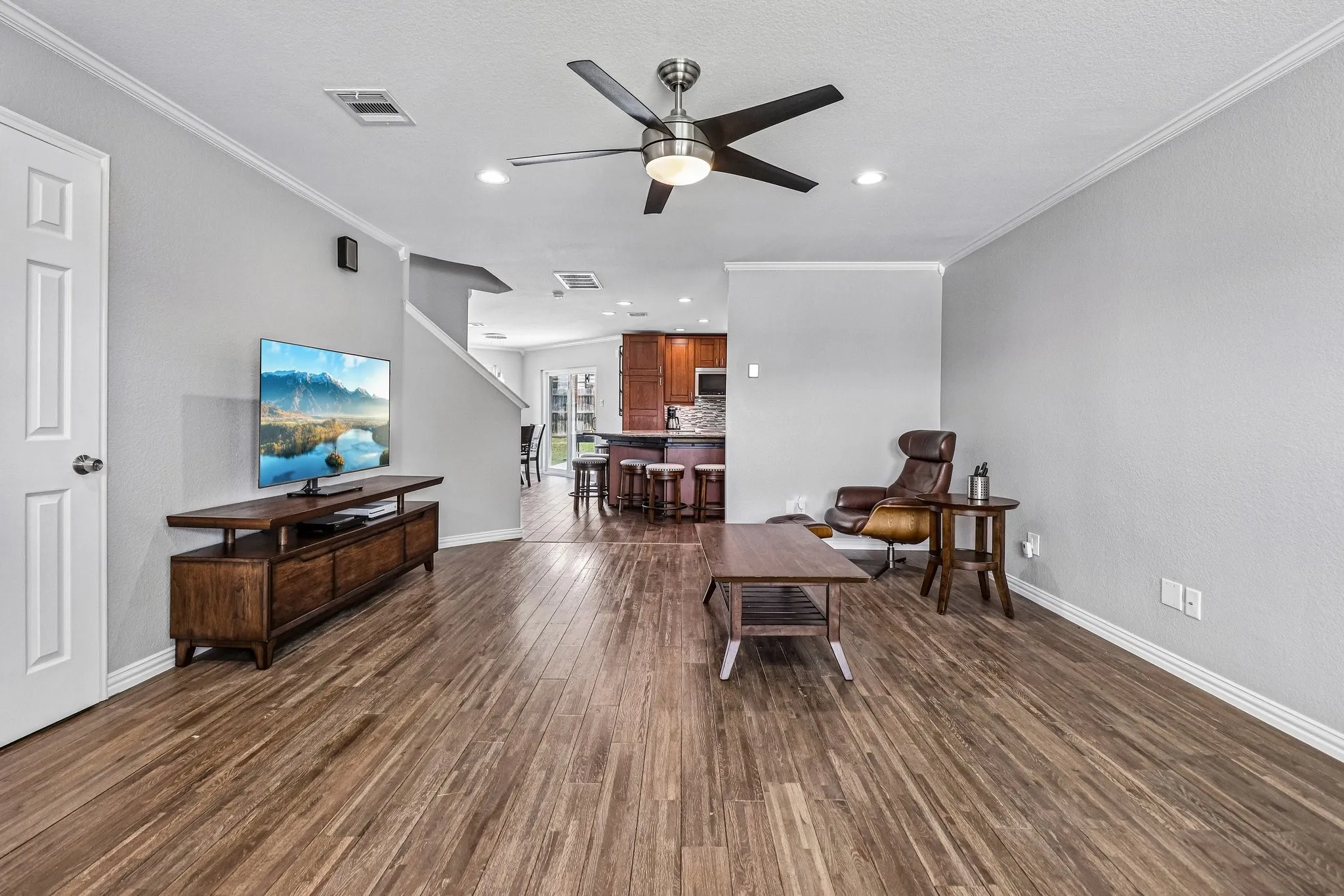 Single Family Residence For Sale in Tarrant County , 704 Partridge Drive, Saginaw, Texas 76131, 5 Bedroom, 4 Bathroom, 3 Garage spaces, 2,766 Sqft, built in 2006, mls#21299497, Real Estate Agent in Saginaw, Homes For Sale in Tarrant county, Homes For Sale in Saginaw, Realtor in Saginaw Texas, Real Estate Brokerage Independent Realty Texas, Luminita Cordes Realtor