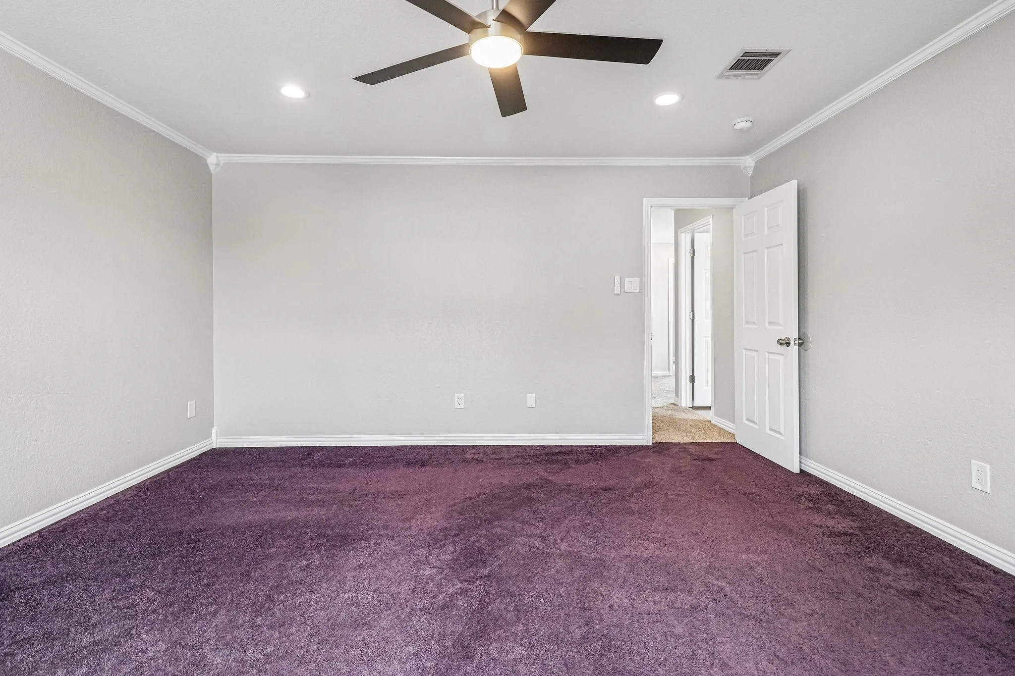Single Family Residence For Sale in Tarrant County , 704 Partridge Drive, Saginaw, Texas 76131, 5 Bedroom, 4 Bathroom, 3 Garage spaces, 2,766 Sqft, built in 2006, mls#21299497, Real Estate Agent in Saginaw, Homes For Sale in Tarrant county, Homes For Sale in Saginaw, Realtor in Saginaw Texas, Real Estate Brokerage Independent Realty Texas, Luminita Cordes Realtor